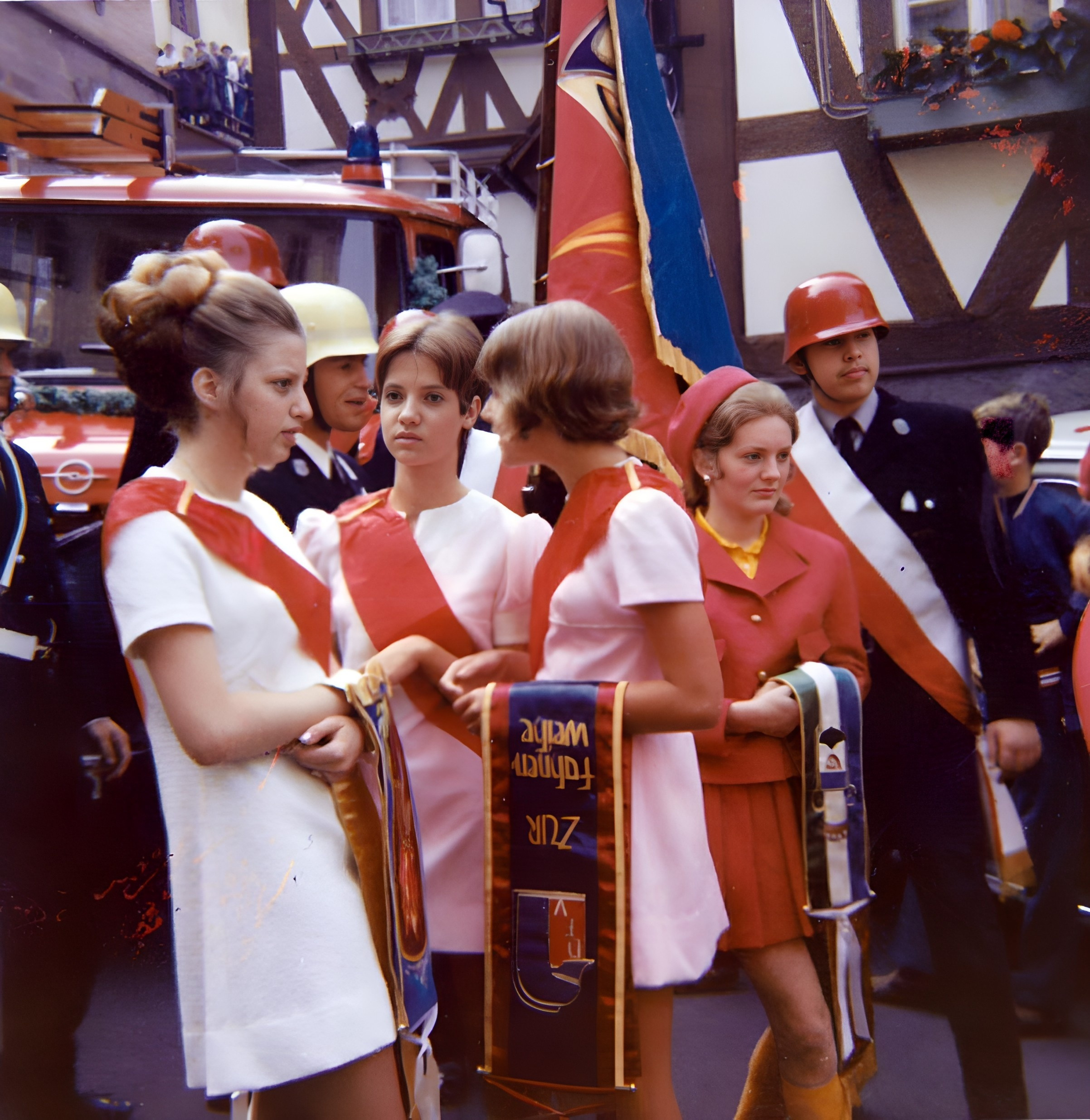 Segnung des Löschfahrzeugs in der Kirchenstraße 1985