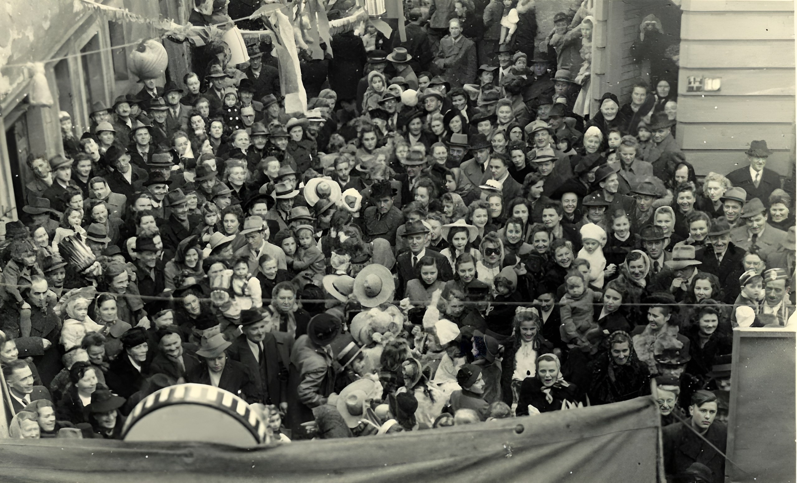 Versammlung der Fröschgass-Union in der Mainstraße.