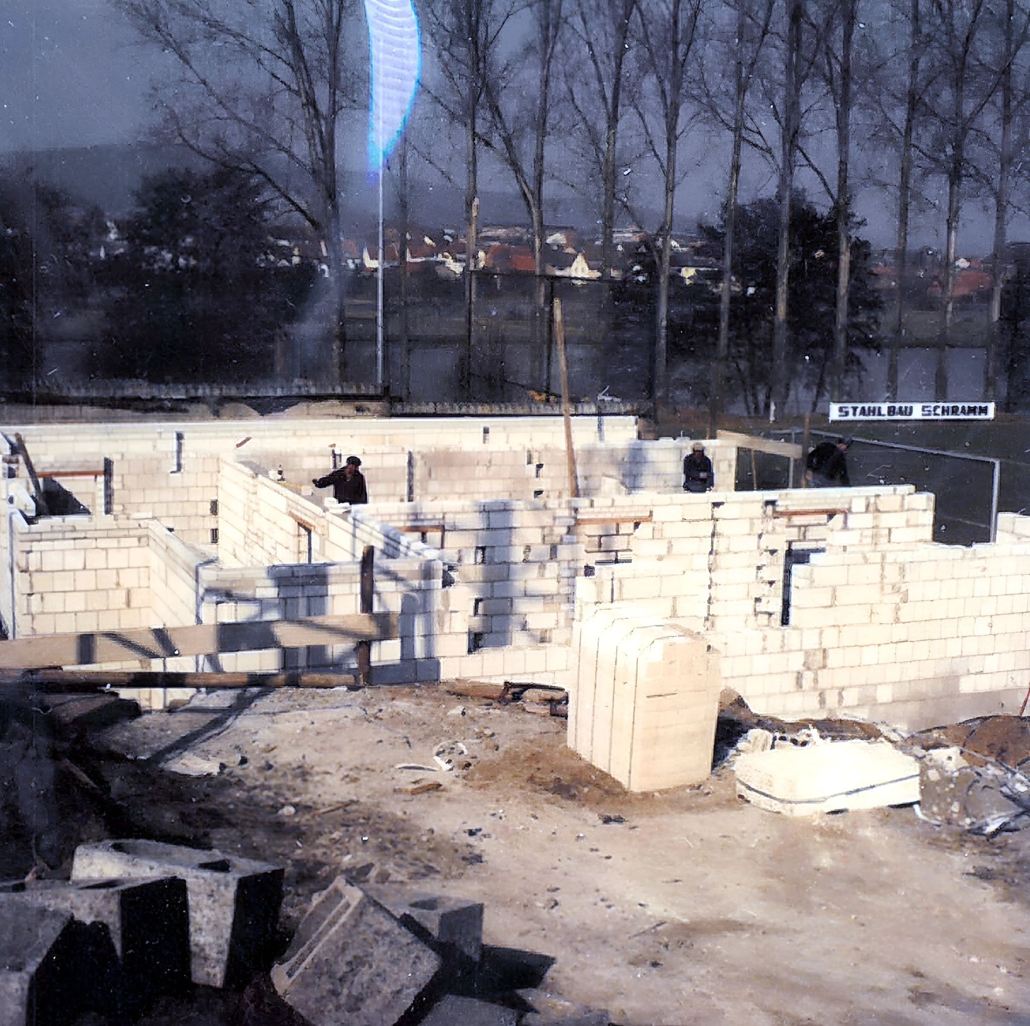 Die Grundmauern des neuen Sportheims