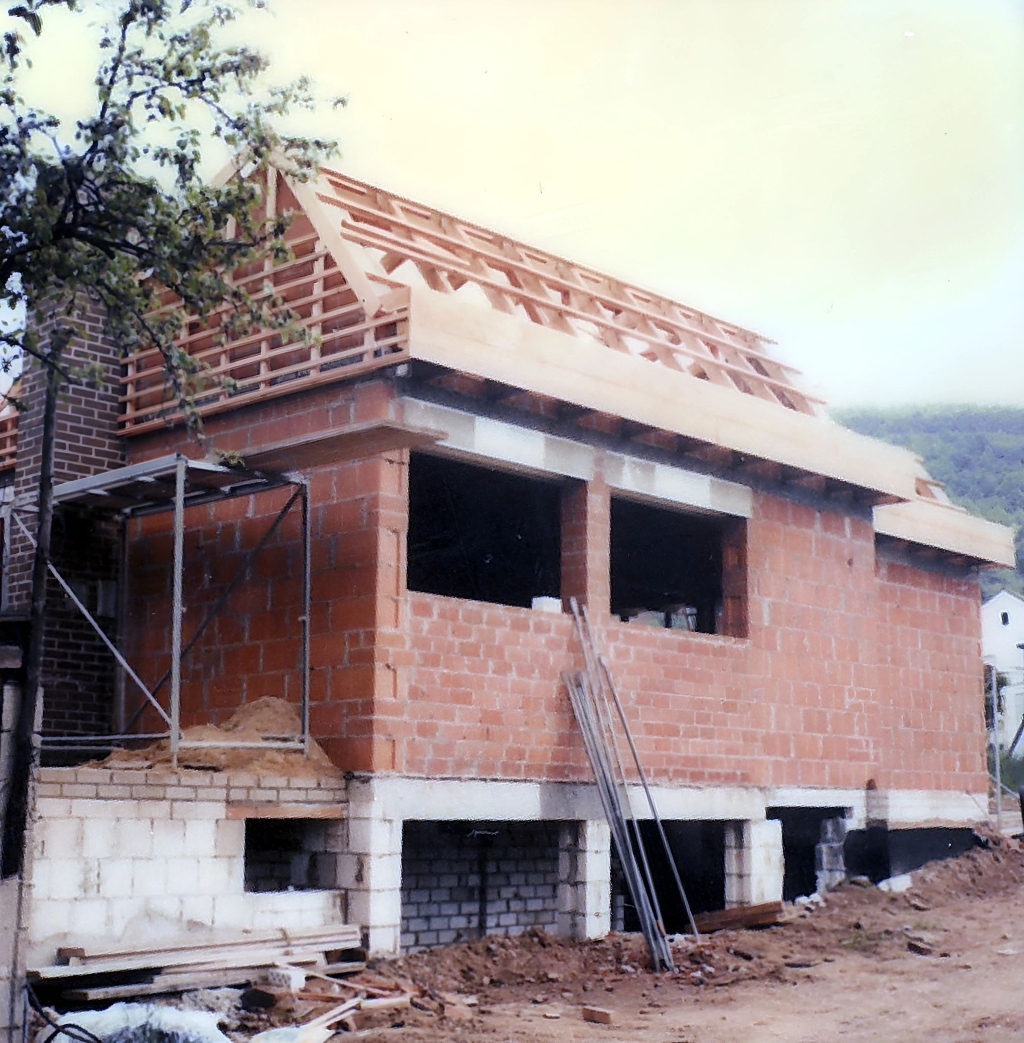 Beginn der Dachdeckerarbeiten