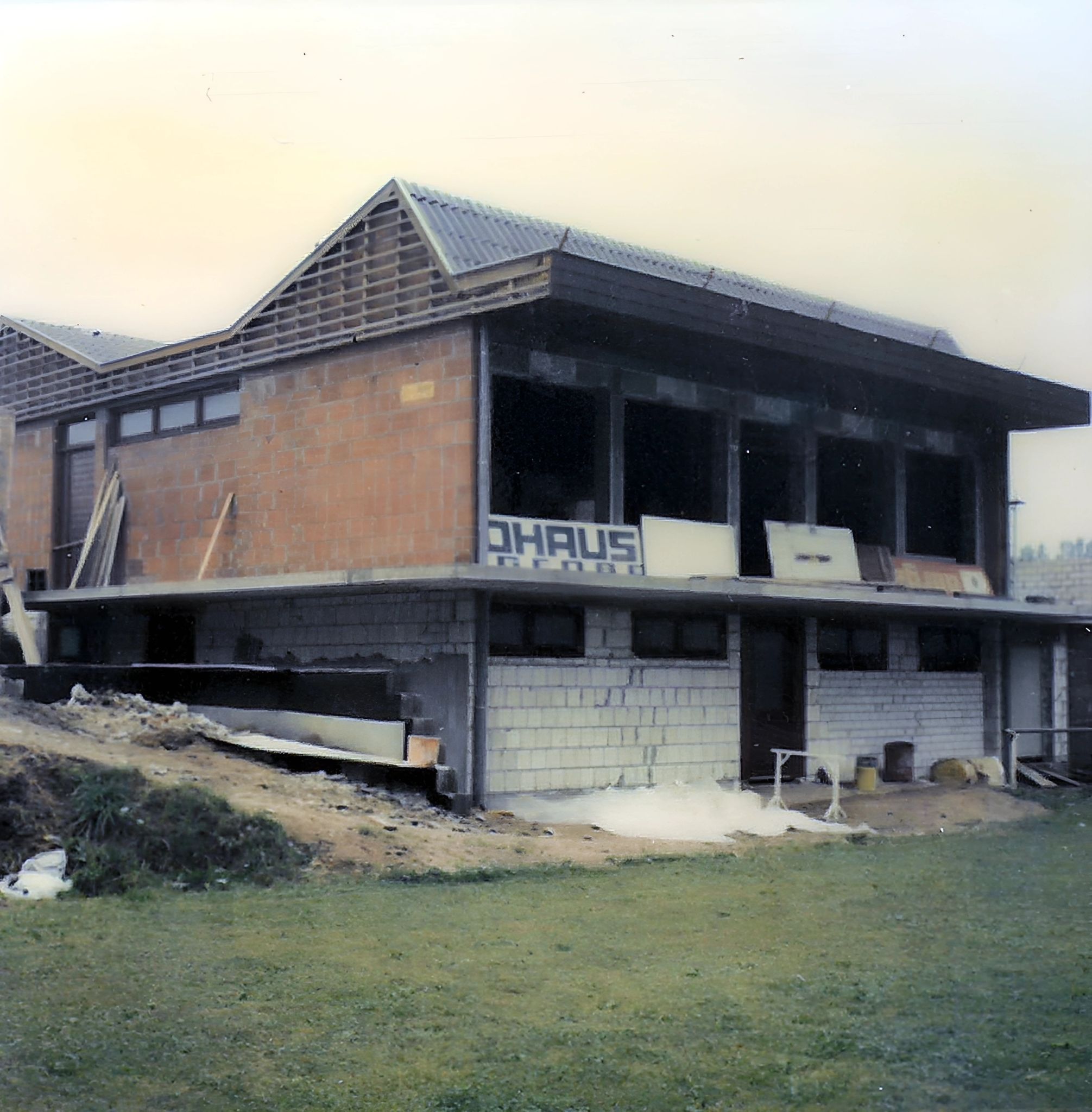 Das Dach ist eingedeckt