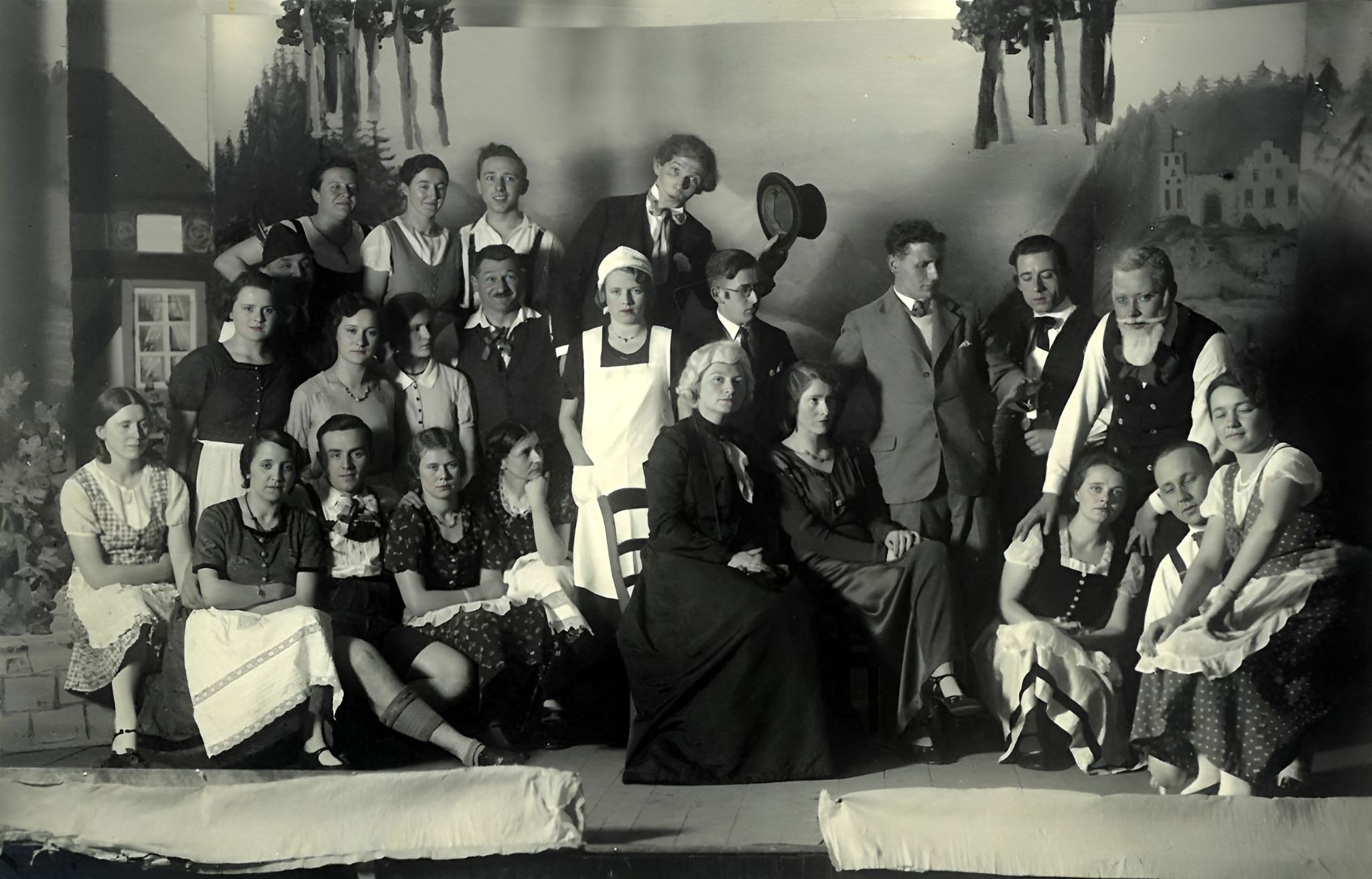 Die Darsteller der Operette " Winzerliesel" bei der ersten Aufführung im März 1934