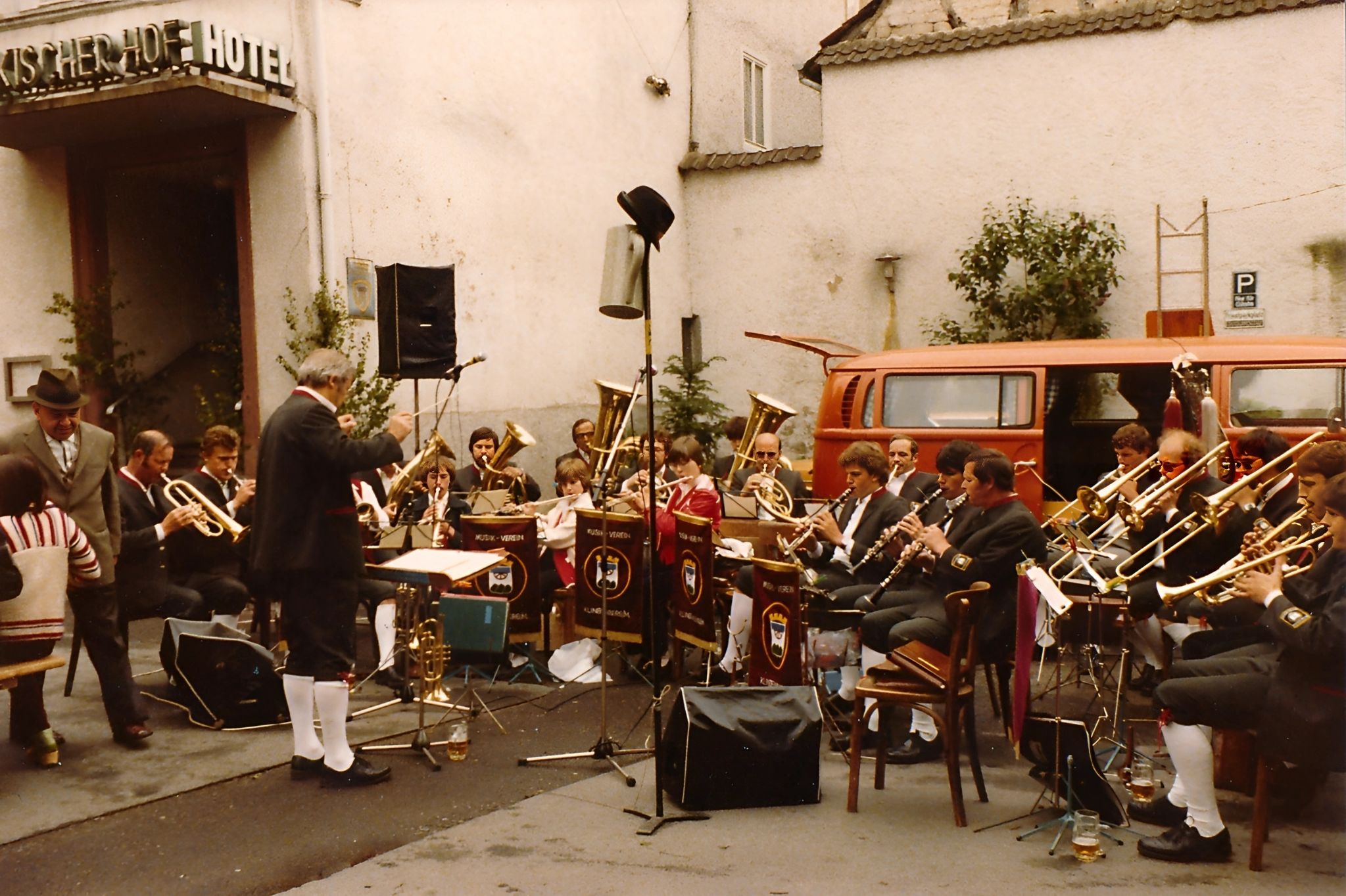 Der Musikverein Klingenberg beim Altstadtfest Mitte der 1970er Jahre.