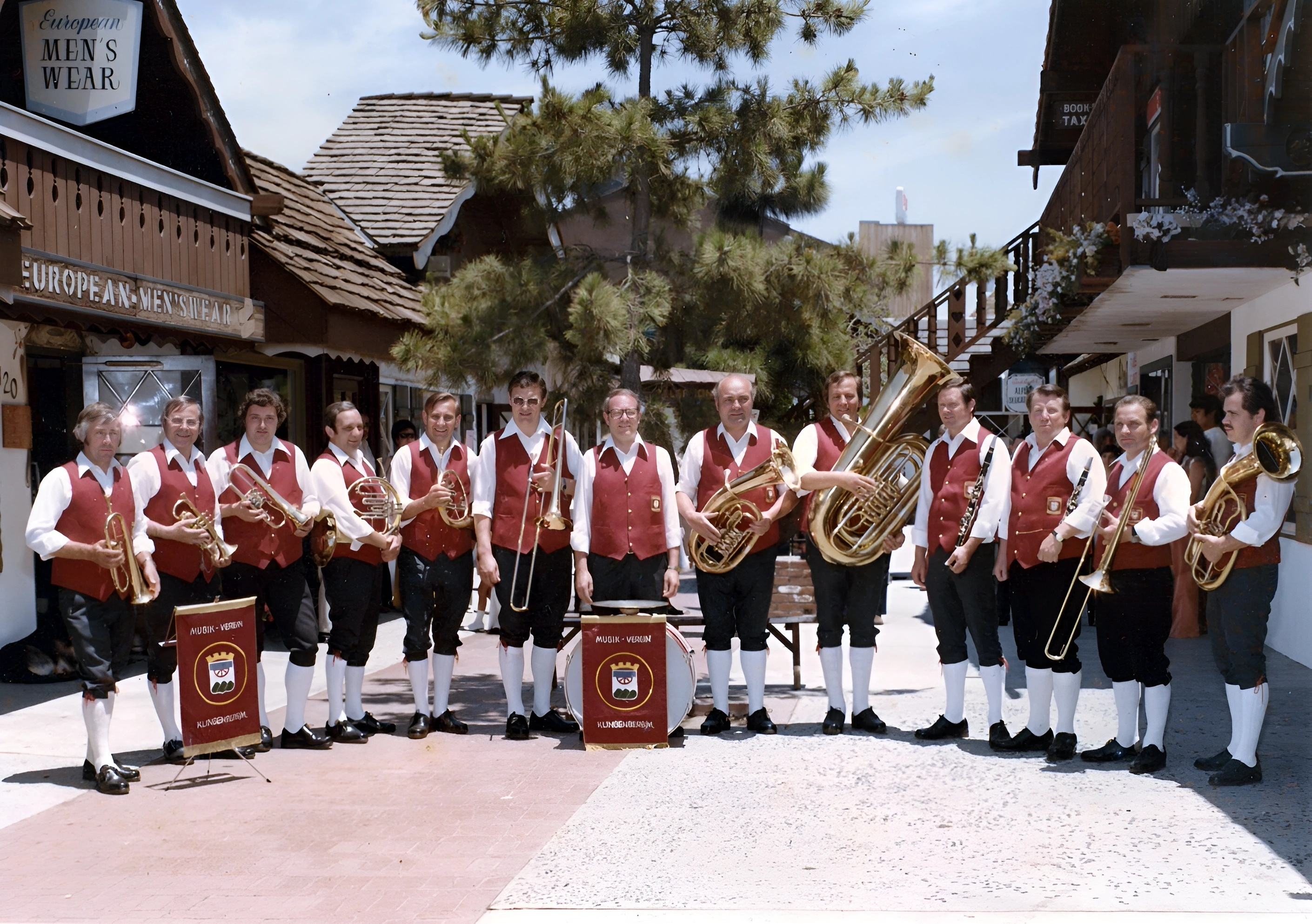 Die "Amerika-Tourer" beim 2. Besuch des Oktoberfestes in Alpin-Village LA im Jahr 1976