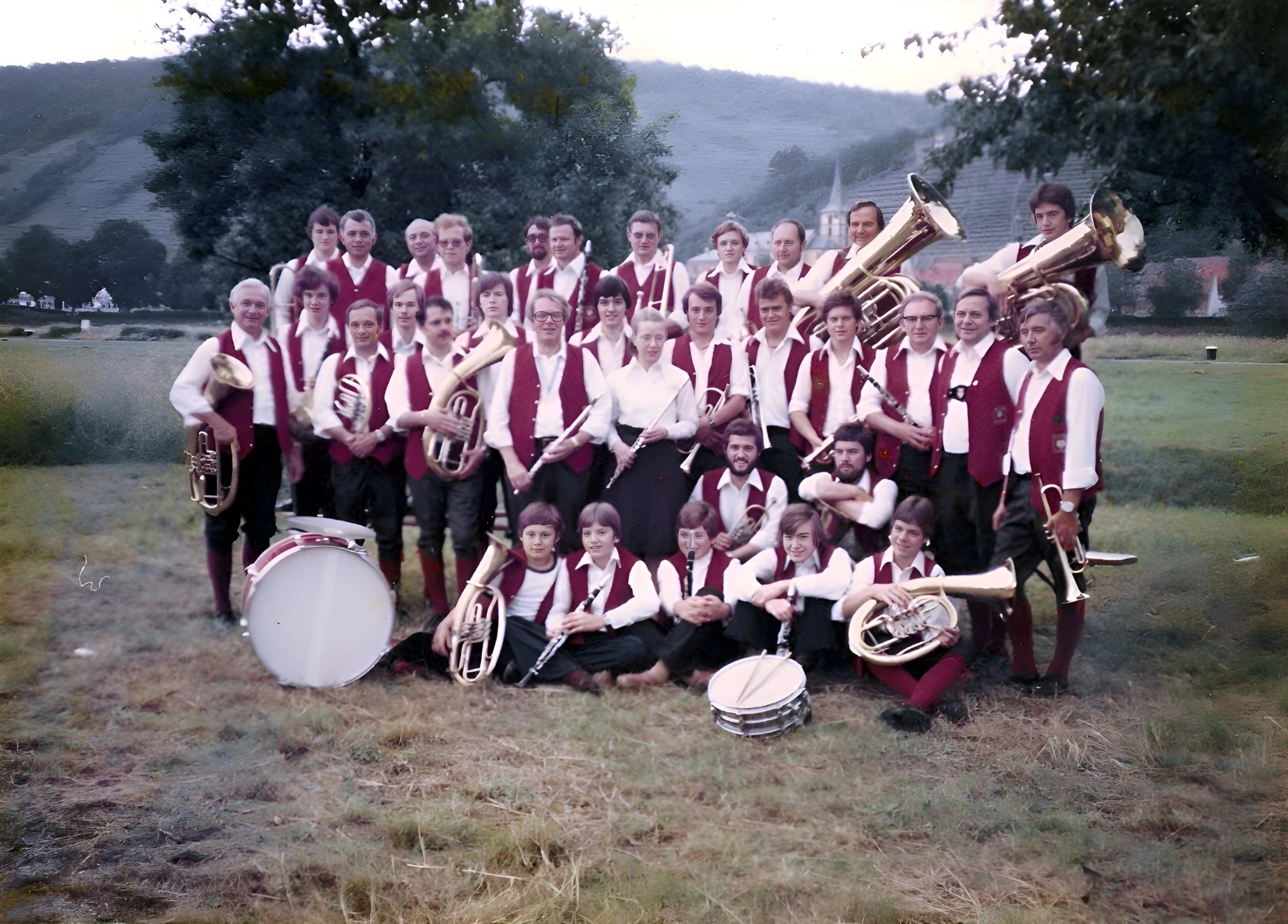Gruppenfoto des Musikvereins Klingenberg 1977 anl. seines 25-jährigen Bestehens