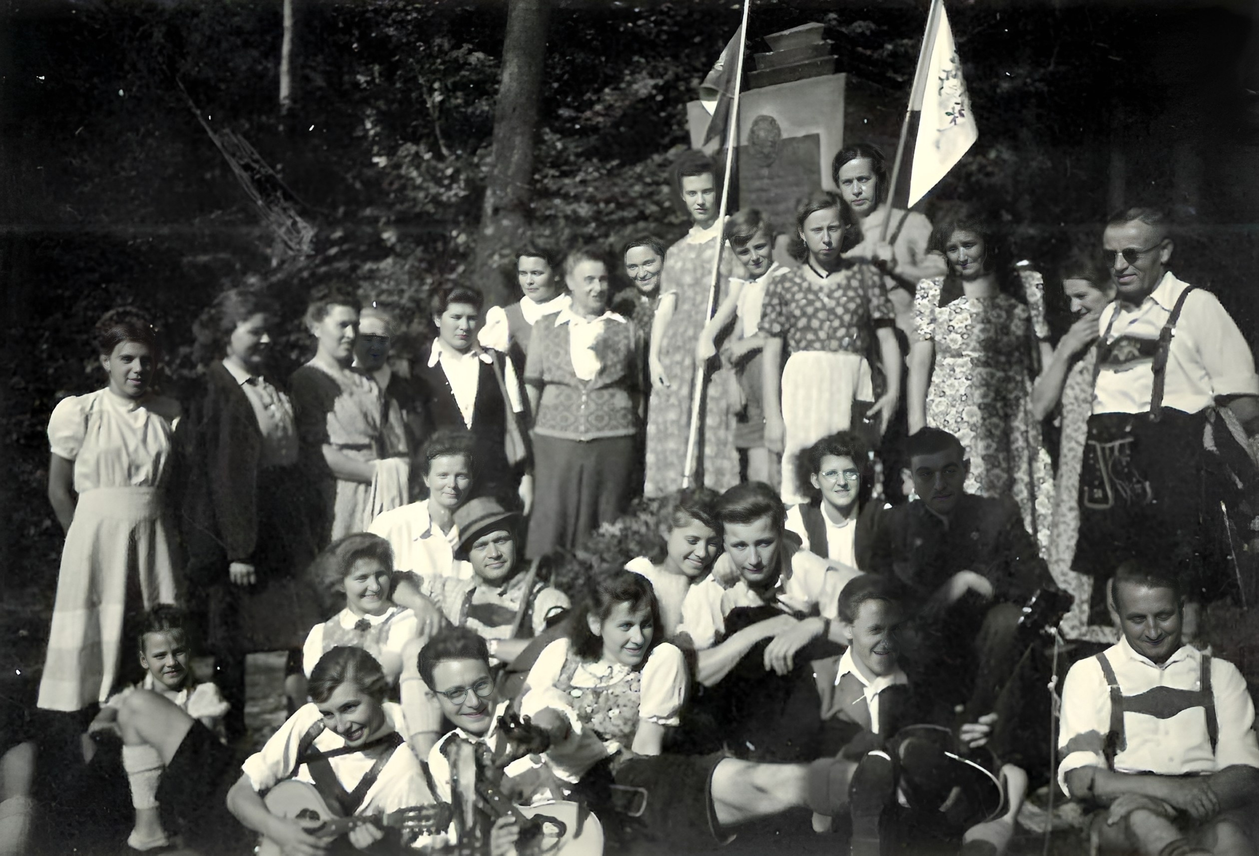 Wanderer des Spessartbundes bei der Gedenkfeier am Pollasch im Jahr 1949