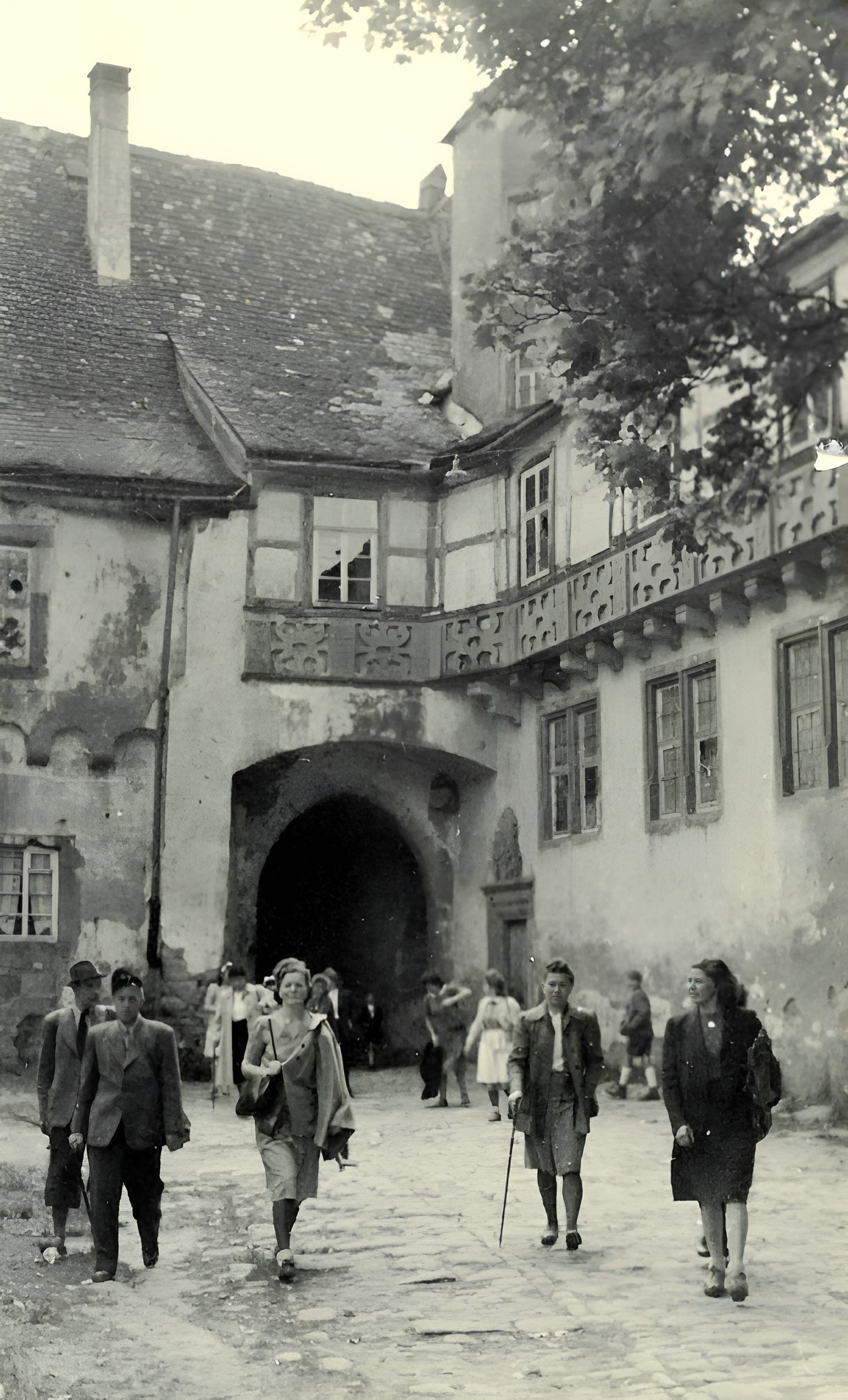 Bei einer Wanderung zur Breuburg 1949