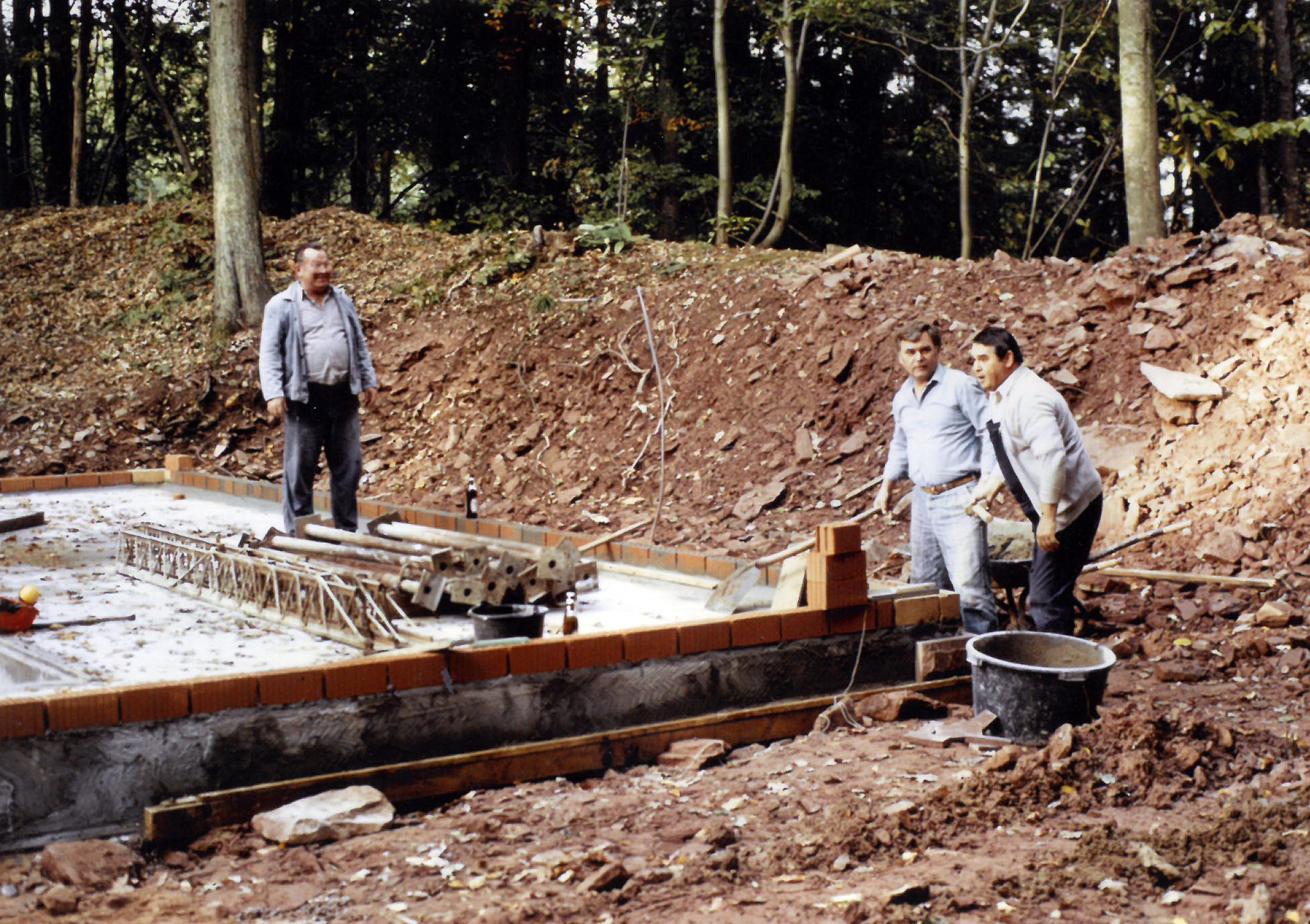 Das Fundament wird errichtet