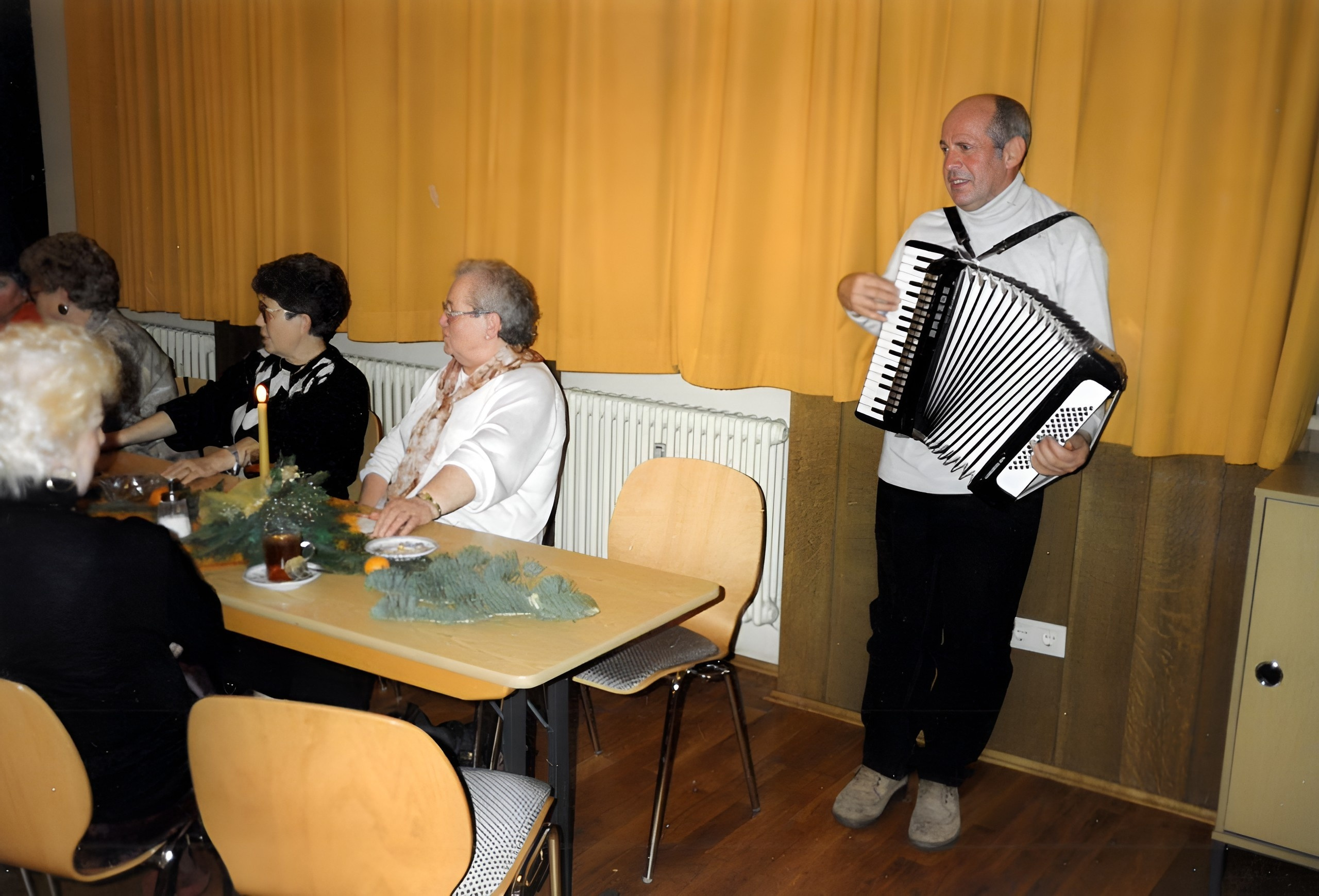 Erwin Löbig am Akkordeon 1993