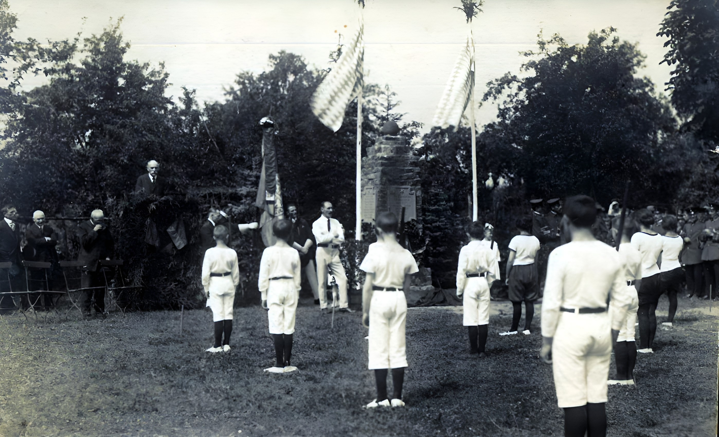 Einweihung des Denkmals am Jahnplatz (heute Spielplatz in der Jahnstraße) 1923