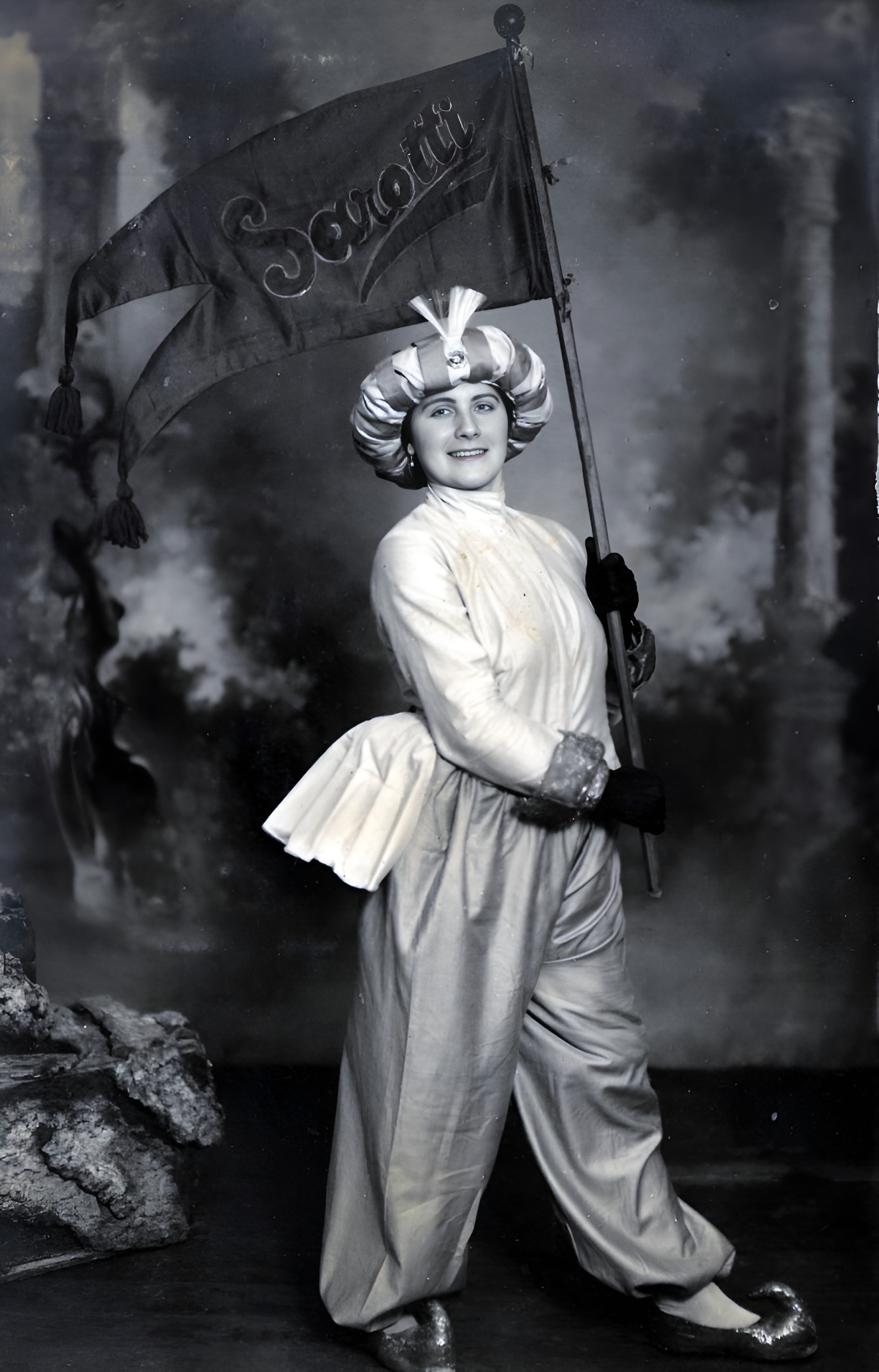 Fastnachterin beim Turnerball 1928