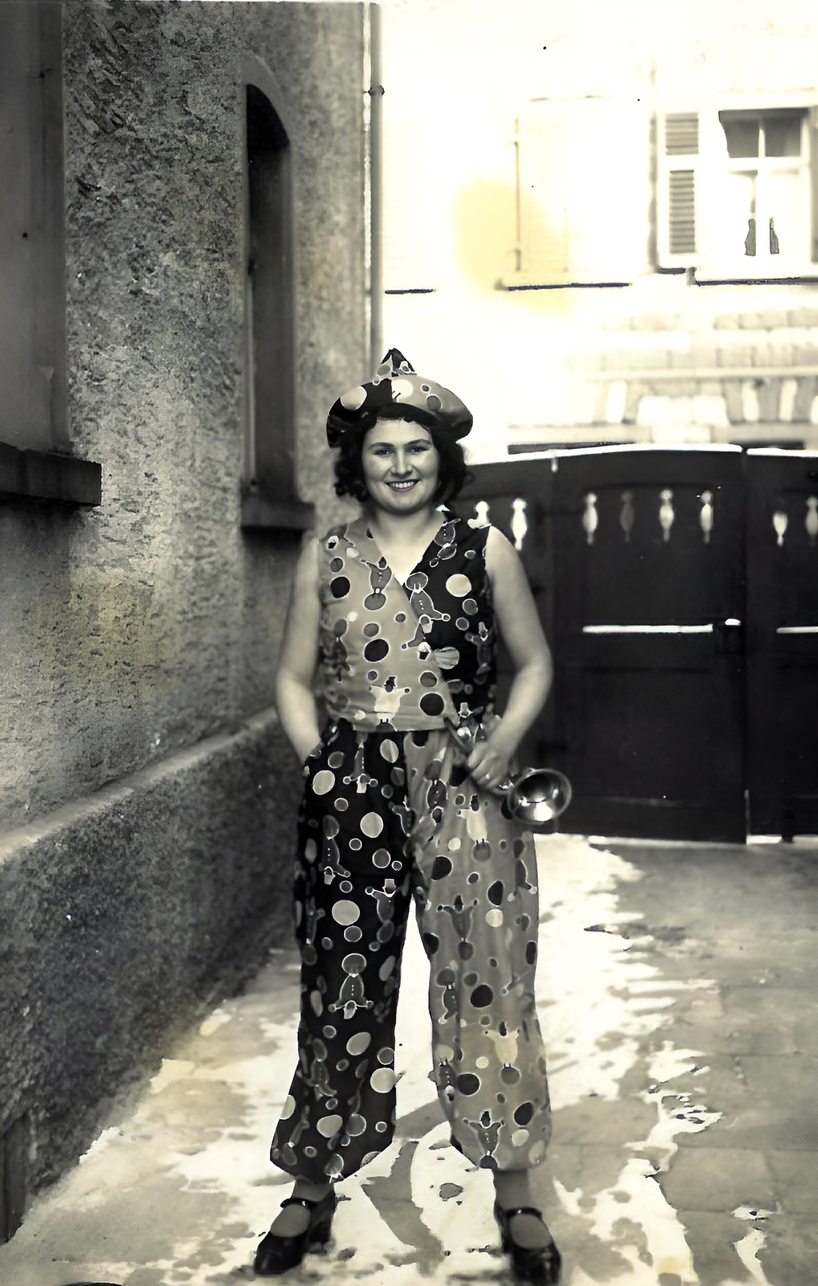 Friedel Eckert im Faschingsoutfit 1931