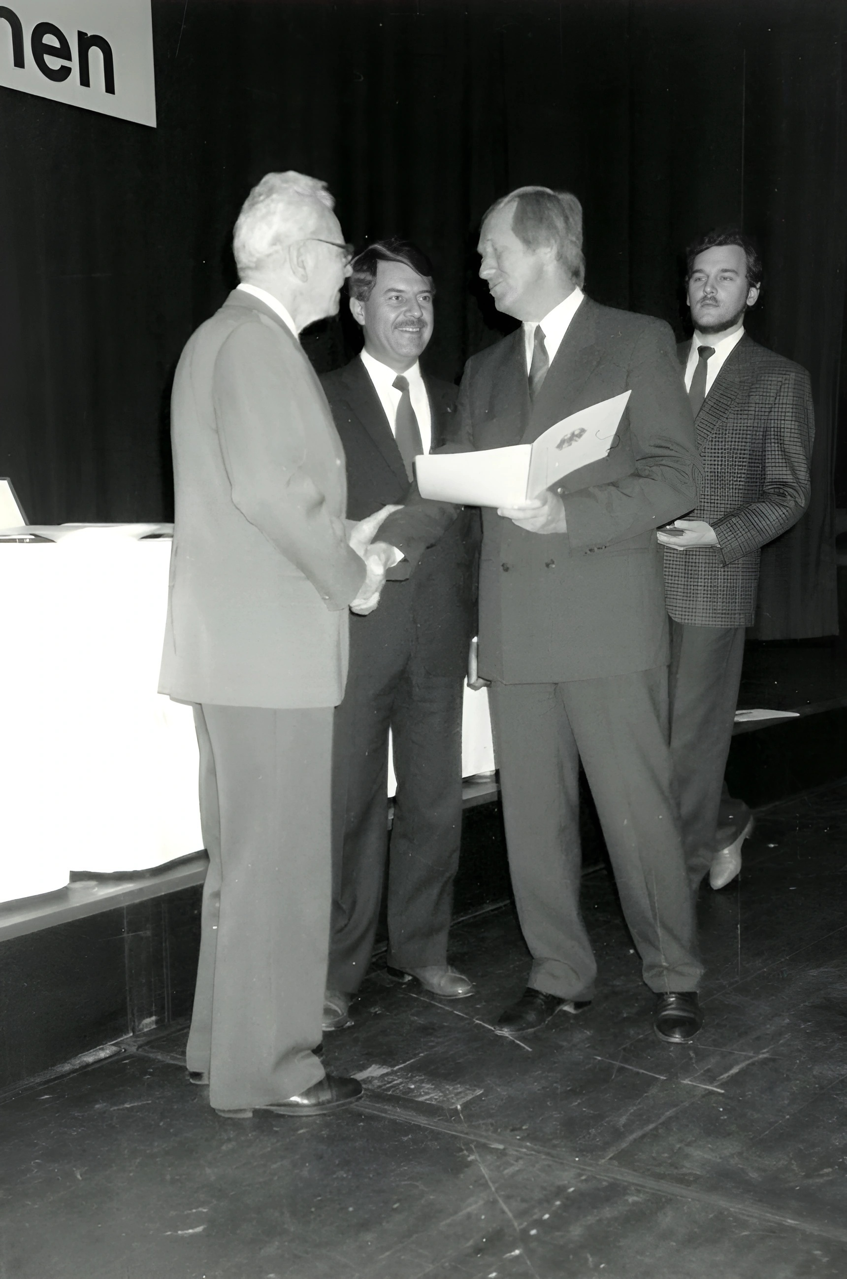 Verleihung der Sportplakette des Bundespräsidenten an den Turnverein Klingenberg 1988