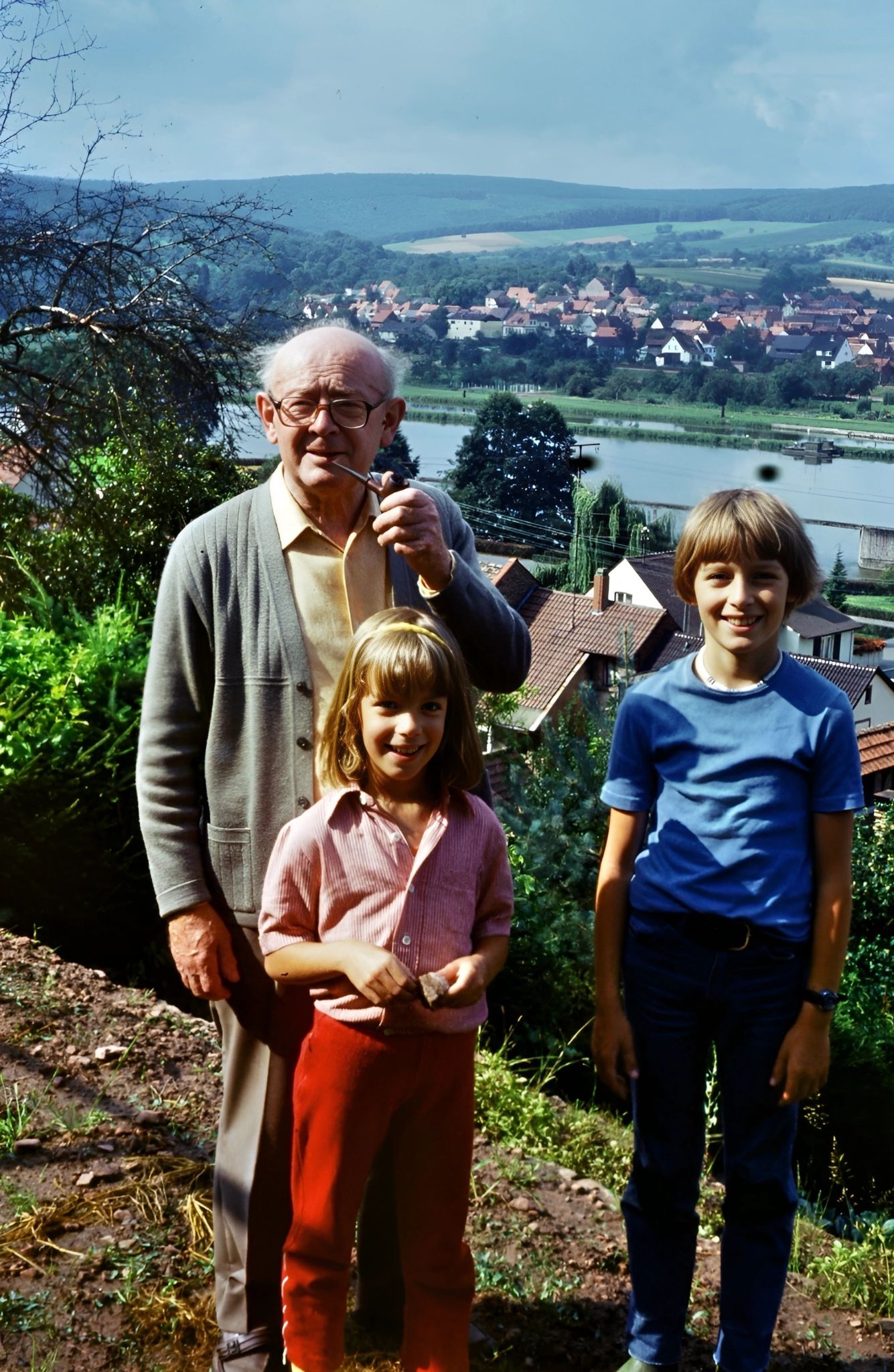 Max Nickles mit Enkelkindern Saskia und Matthias um 1979