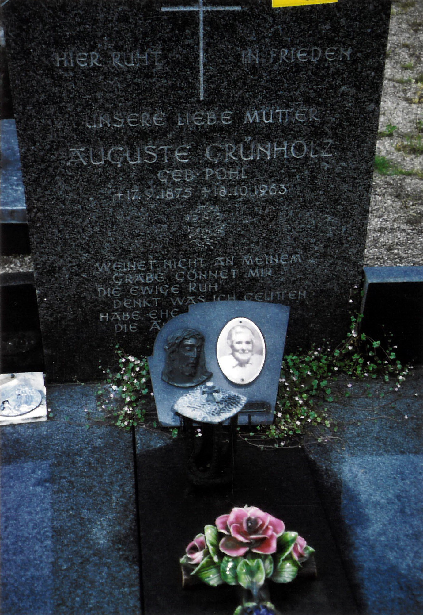 Grabstein von Auguste Grünholz, geb. Pohl