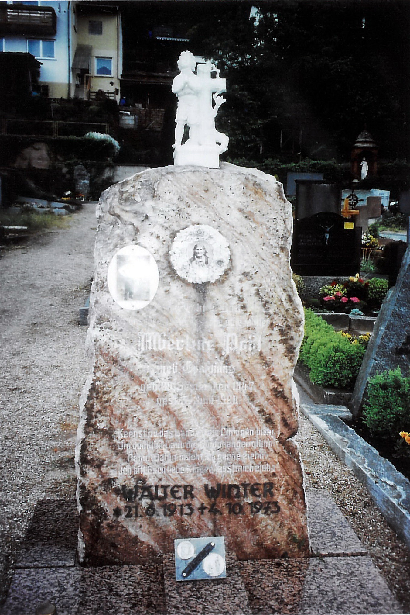 Grabstein von Albertine Pohl und Walter Winter