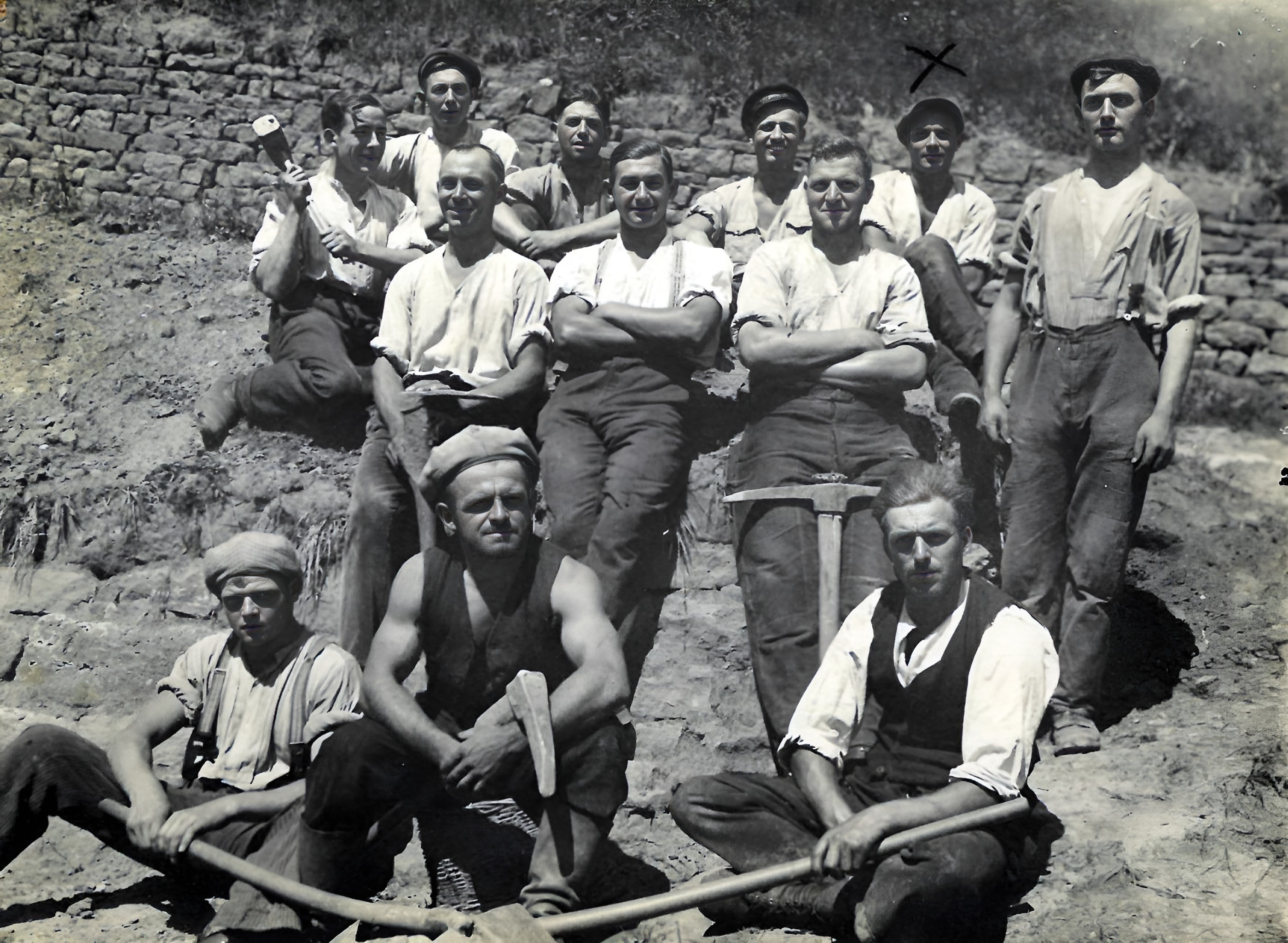 Gruppenfoto anl. der Neuanlage des Schlossweinbergs um 1925