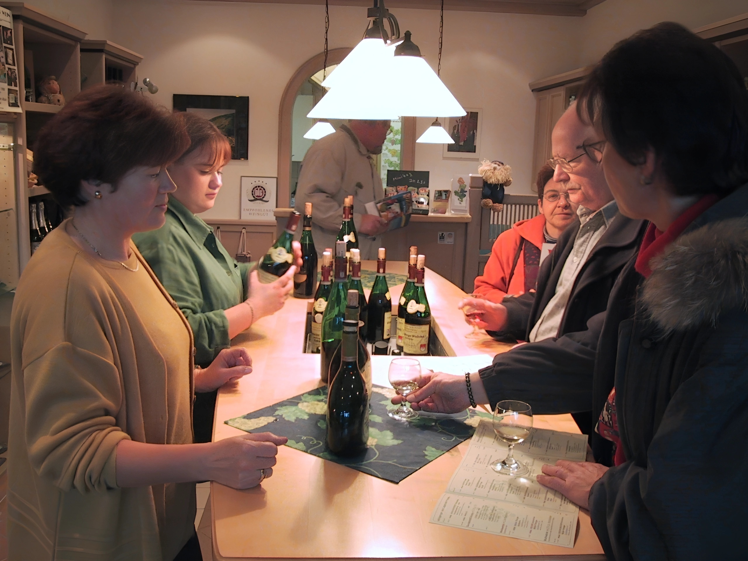 Im Ausschankraum de Weinguts der Stadt Klingenberg in der Wilhlemstraße 107