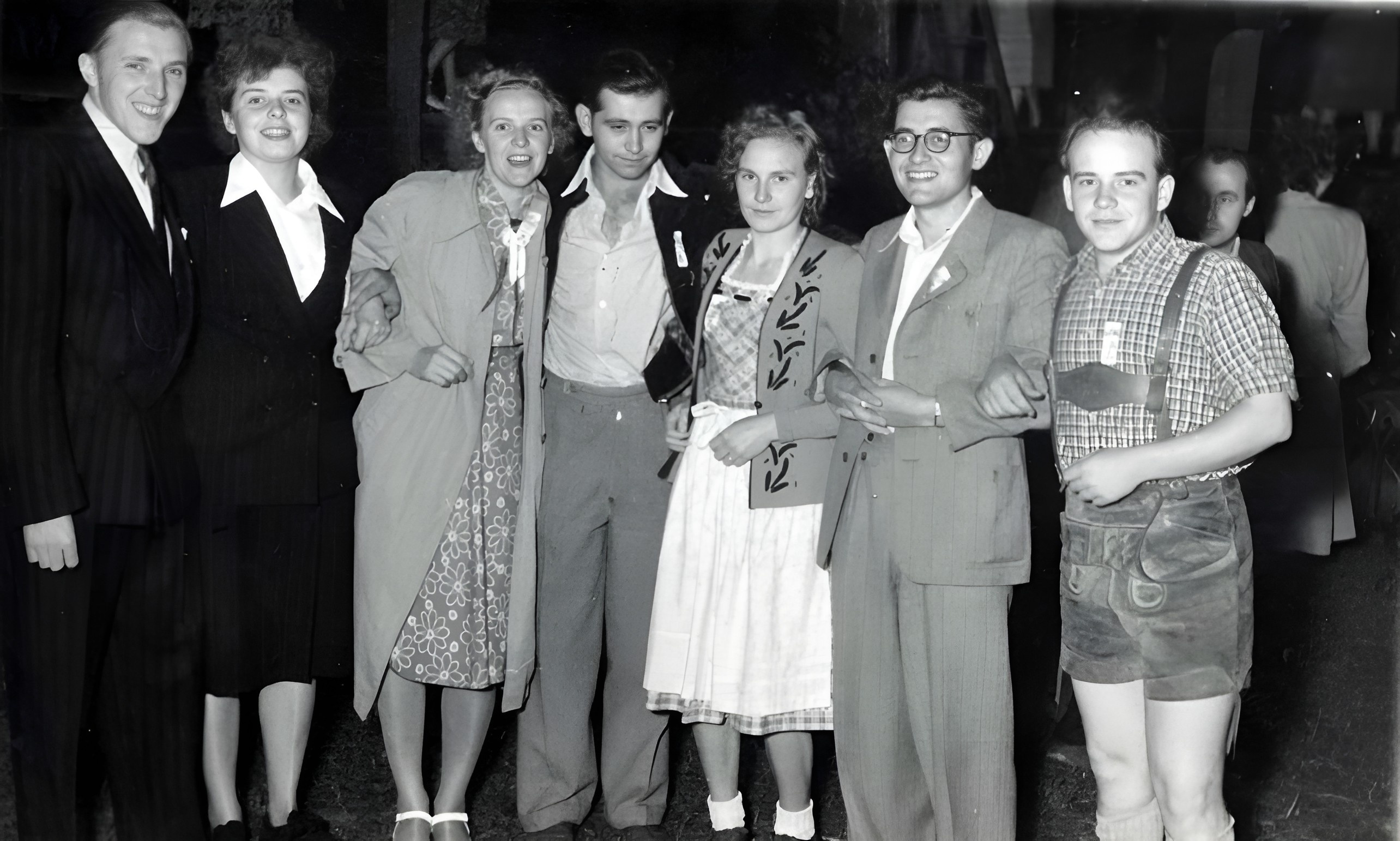 Gruppenfoto zum Andenken an das Klingenberger Winzerfest 1951
