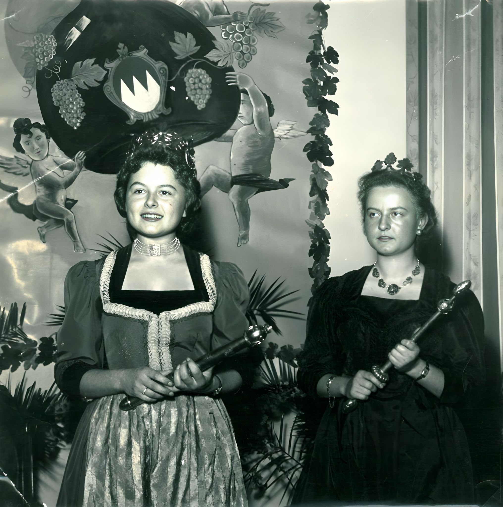 Zwei Königinnen im Burkarder Hof