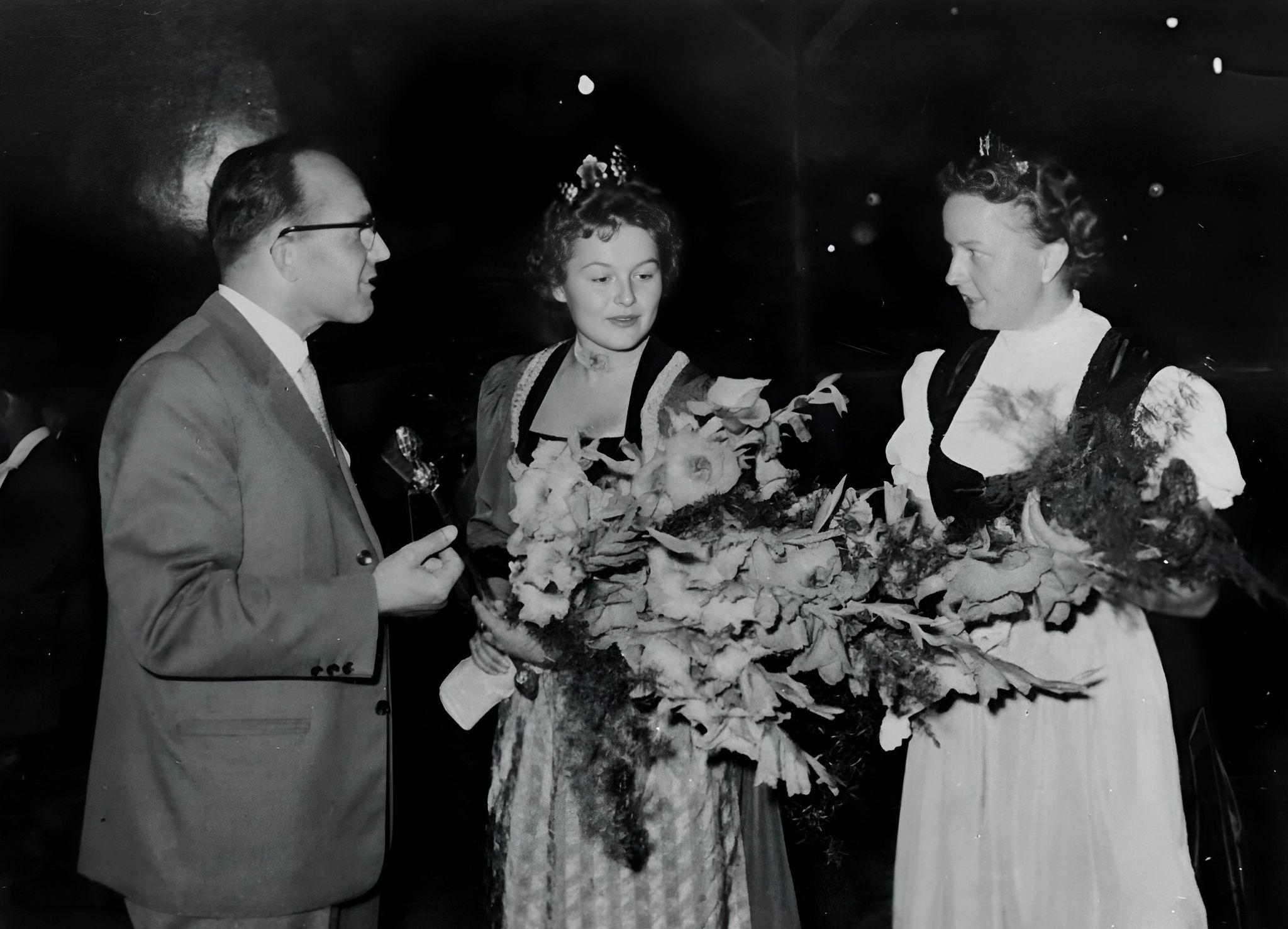 Zwei Königinnen beim Klingenberger Winzerfest 1958