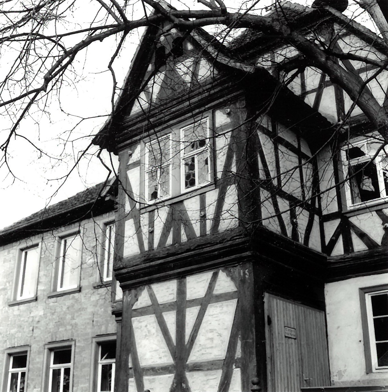 Das Röllfelder Rathaus - Detailansicht