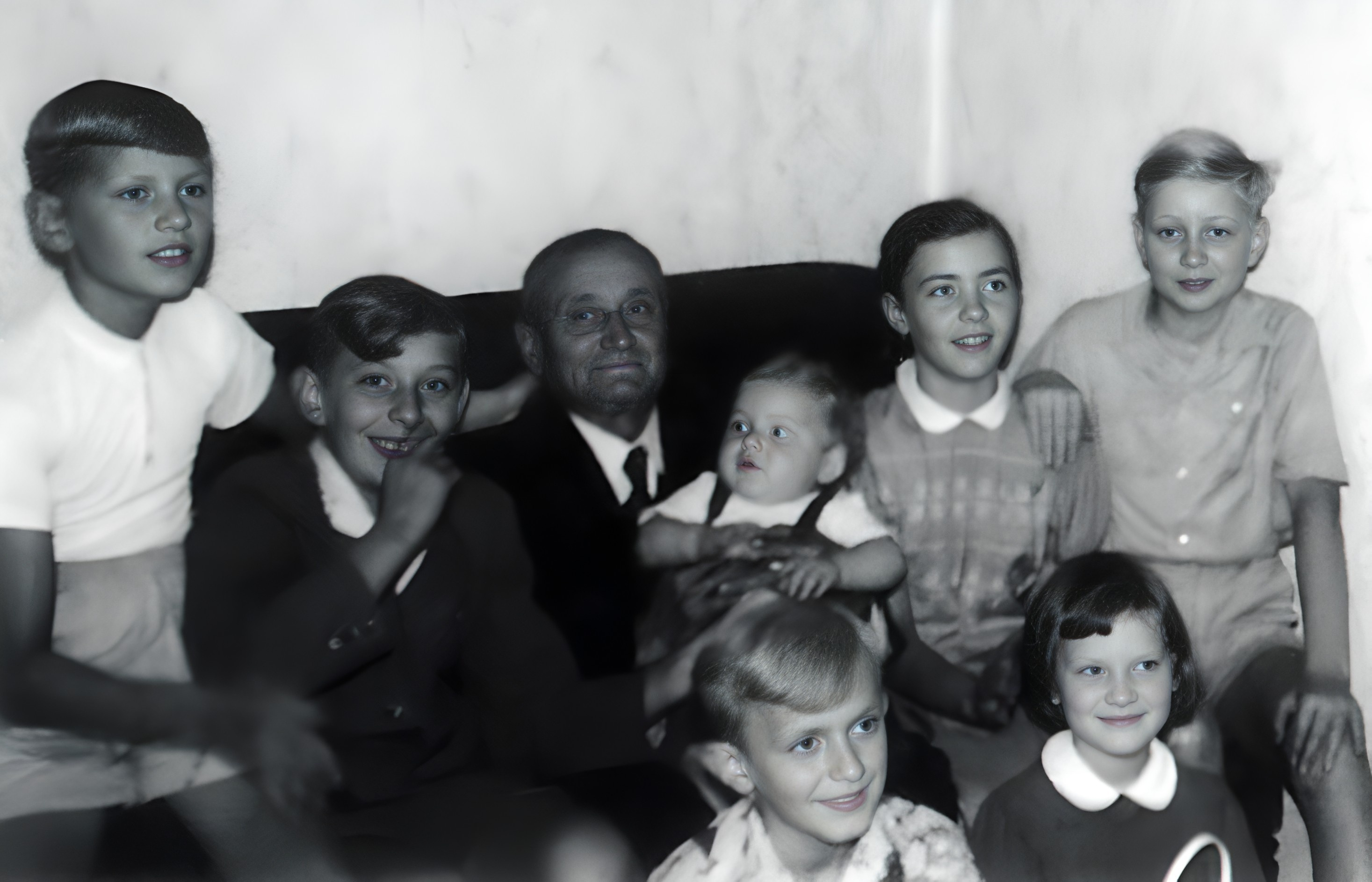 August Wengerter mit seinen Enkeln an seinem 80. Geburtstag am 28.08.1960