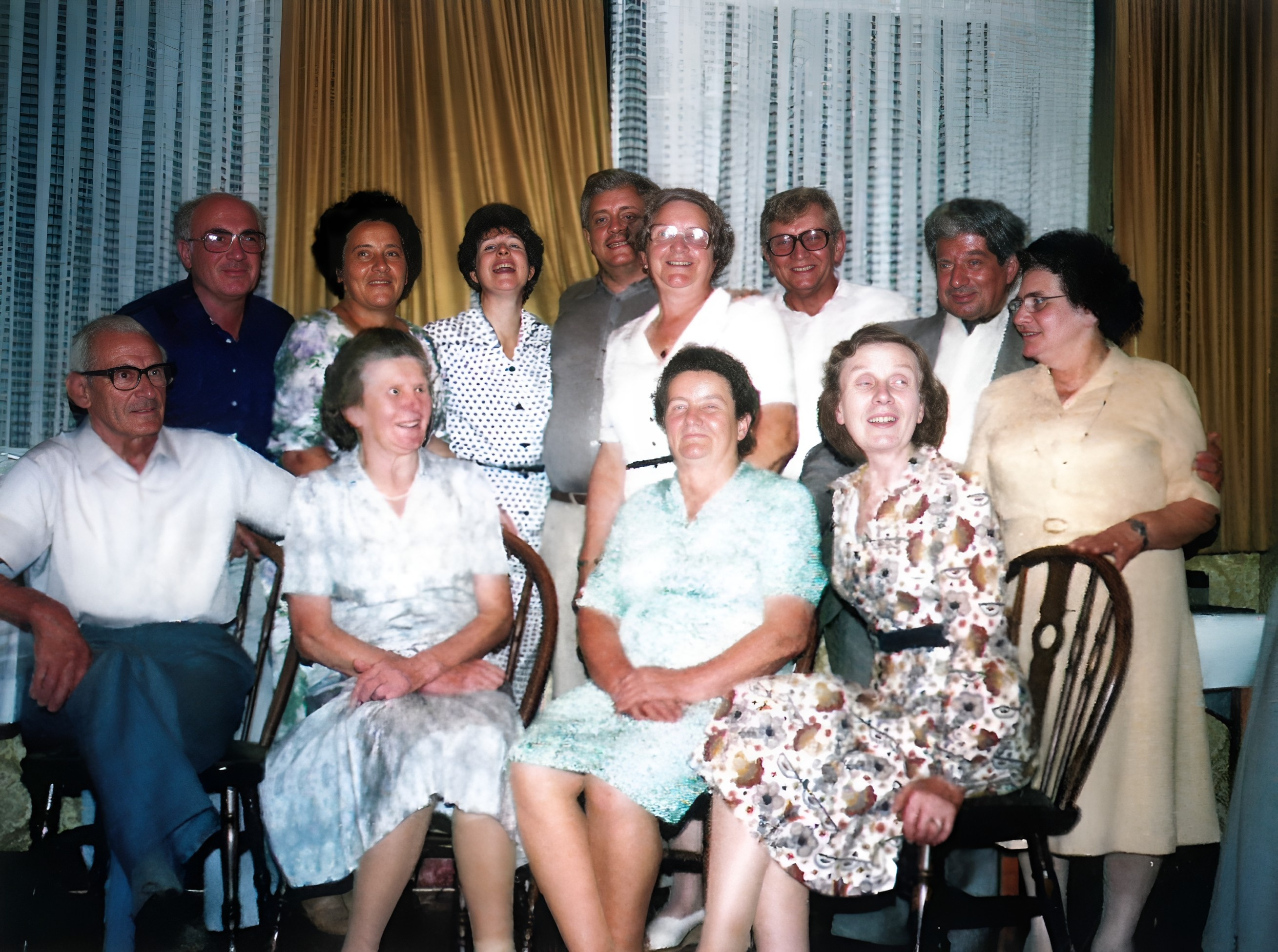 Gruppenfoto der Familie Wengerter (die Kinder mit Ehepartner)