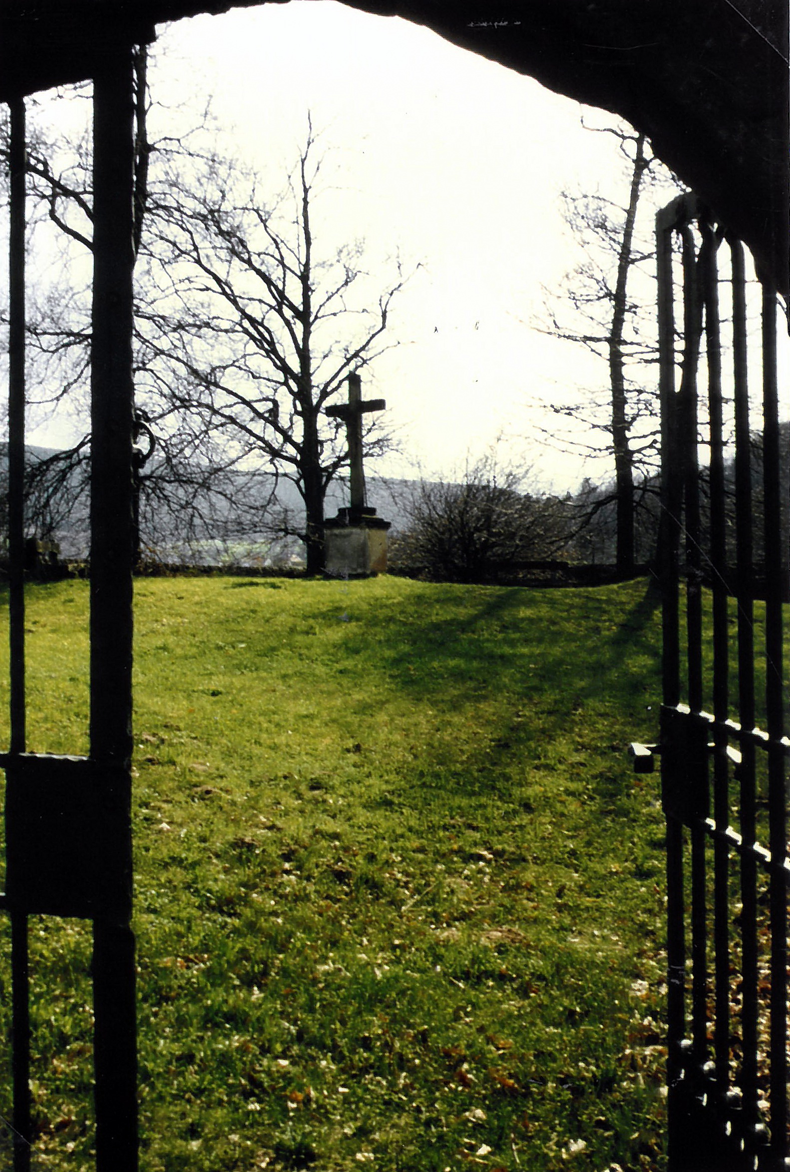 Blick durch das Eingangstor