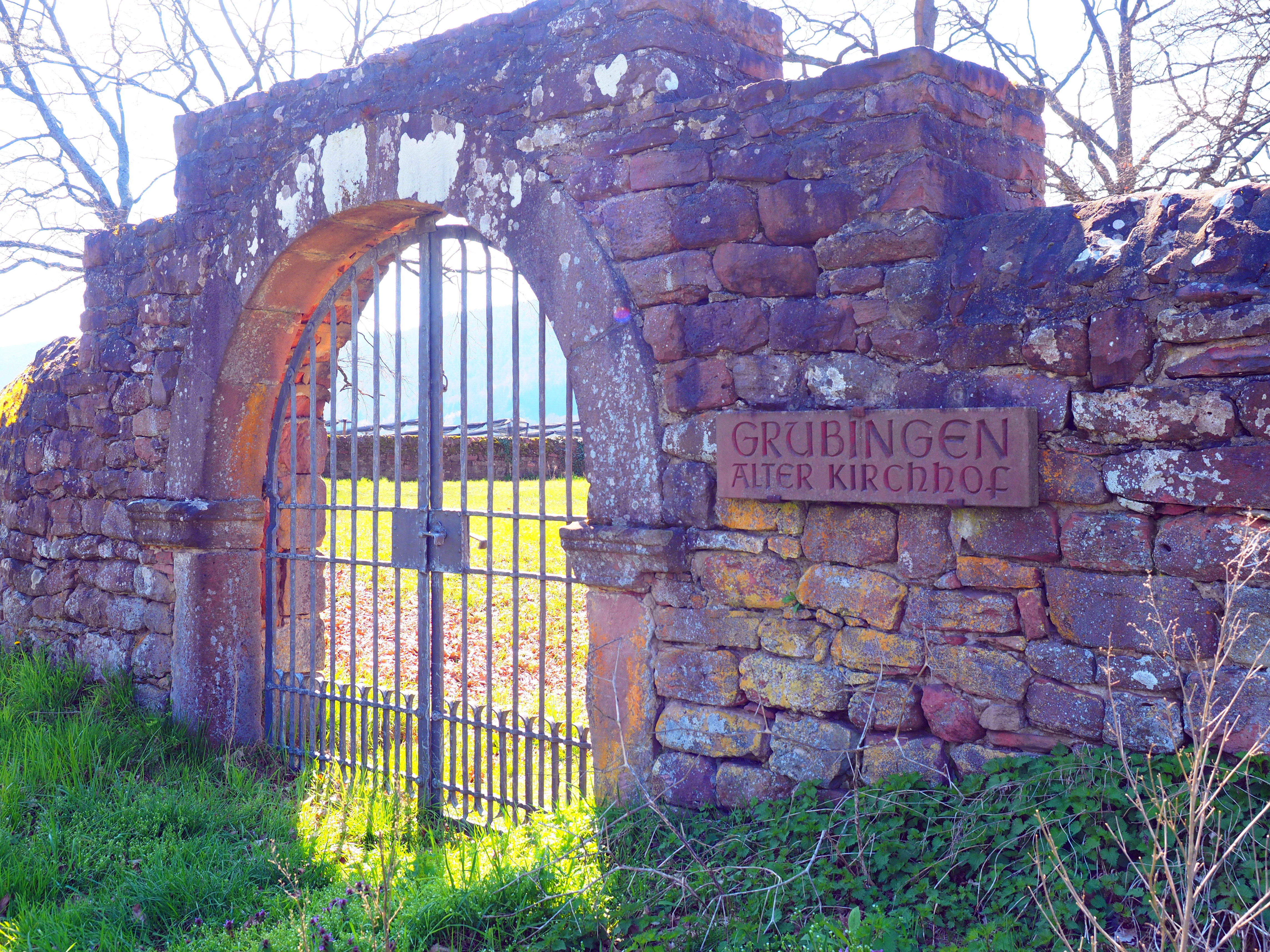 Außenseite des Eingangstores