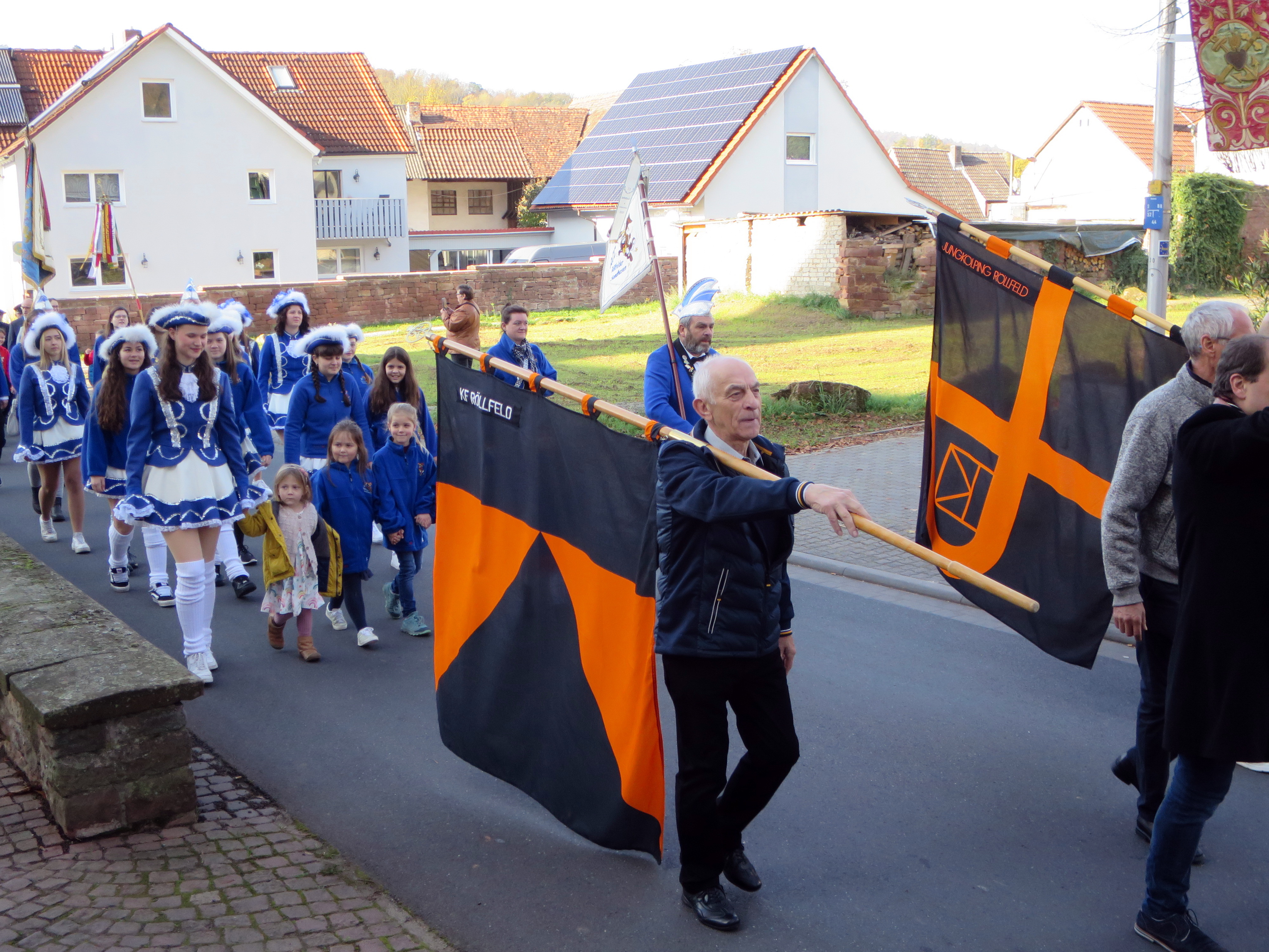 Josef Strebel mit der Kolpingsfahne