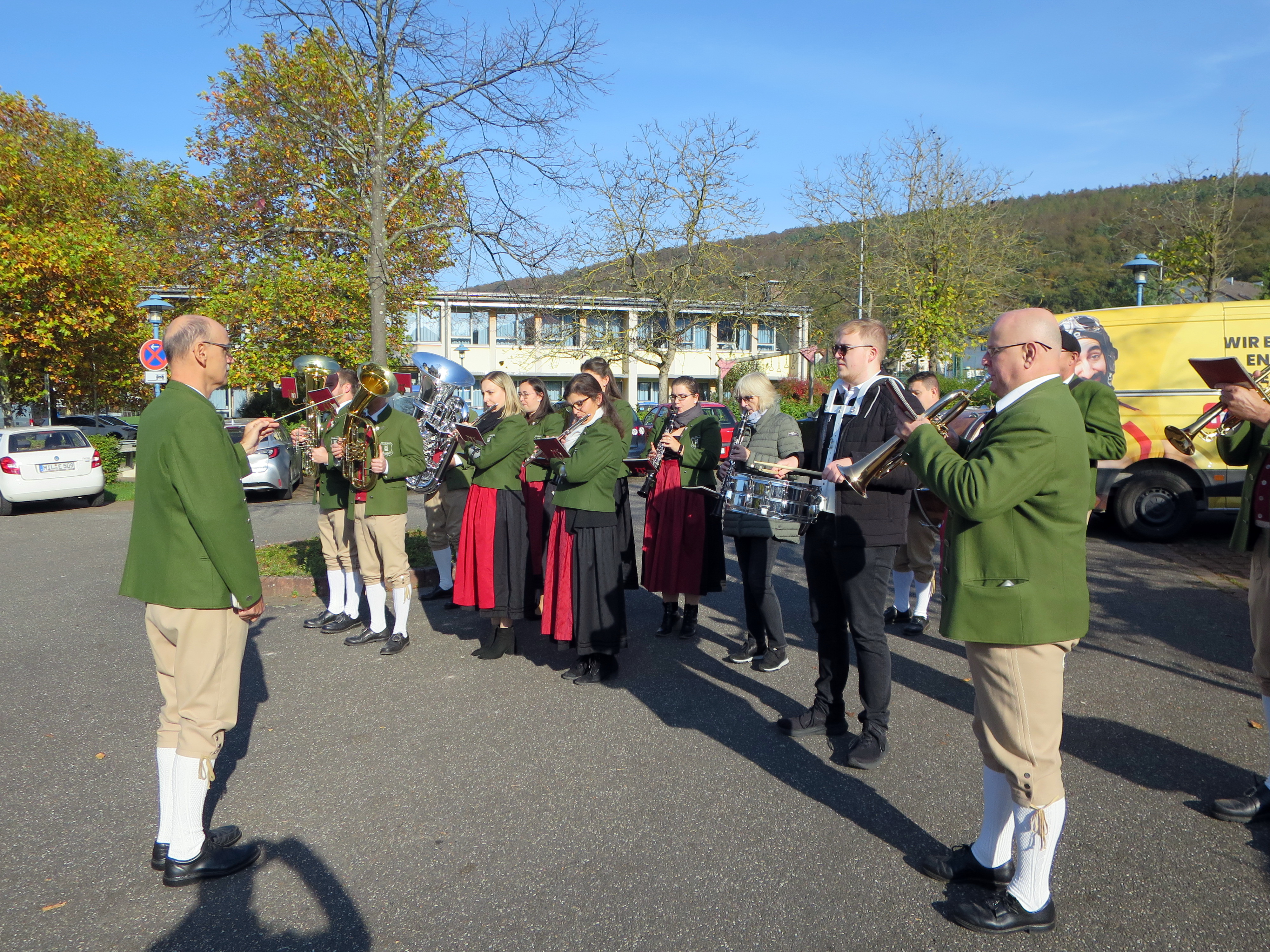 Ständchen vor der Jakob-Hemmelrath-Turnhalle