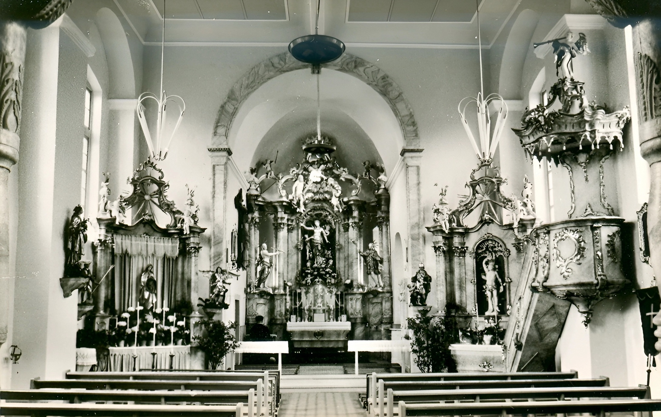 Innenansicht der Kirche um 1963