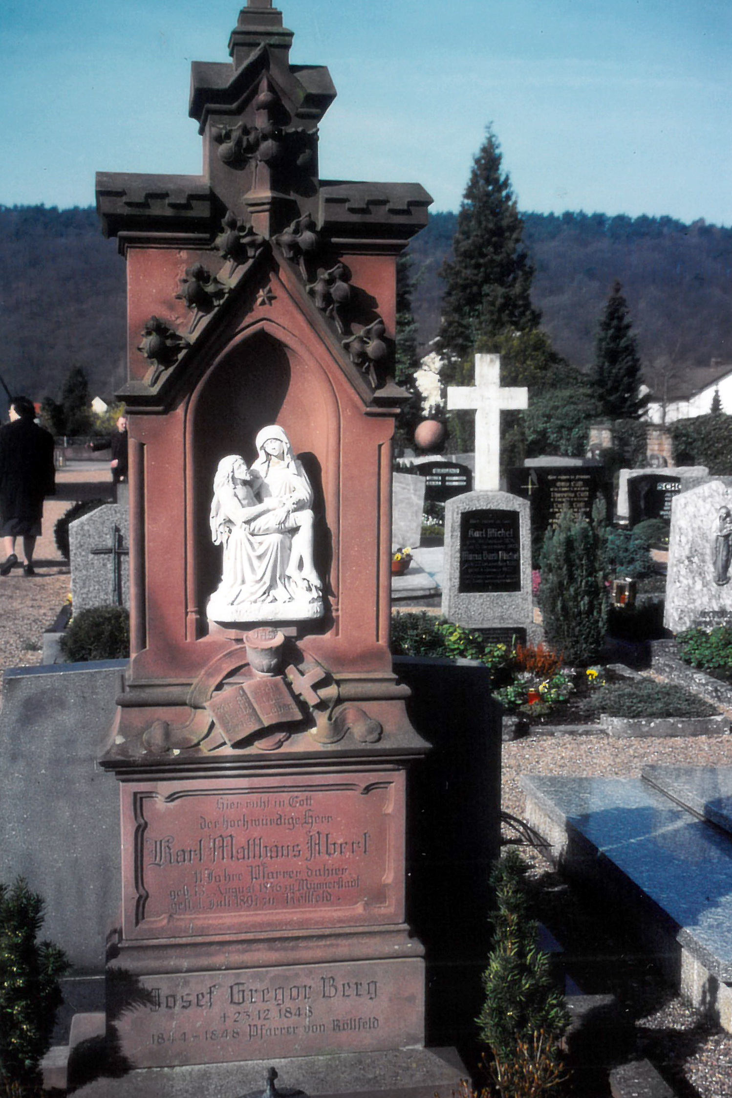 Das Priestergrab in Röllfeld