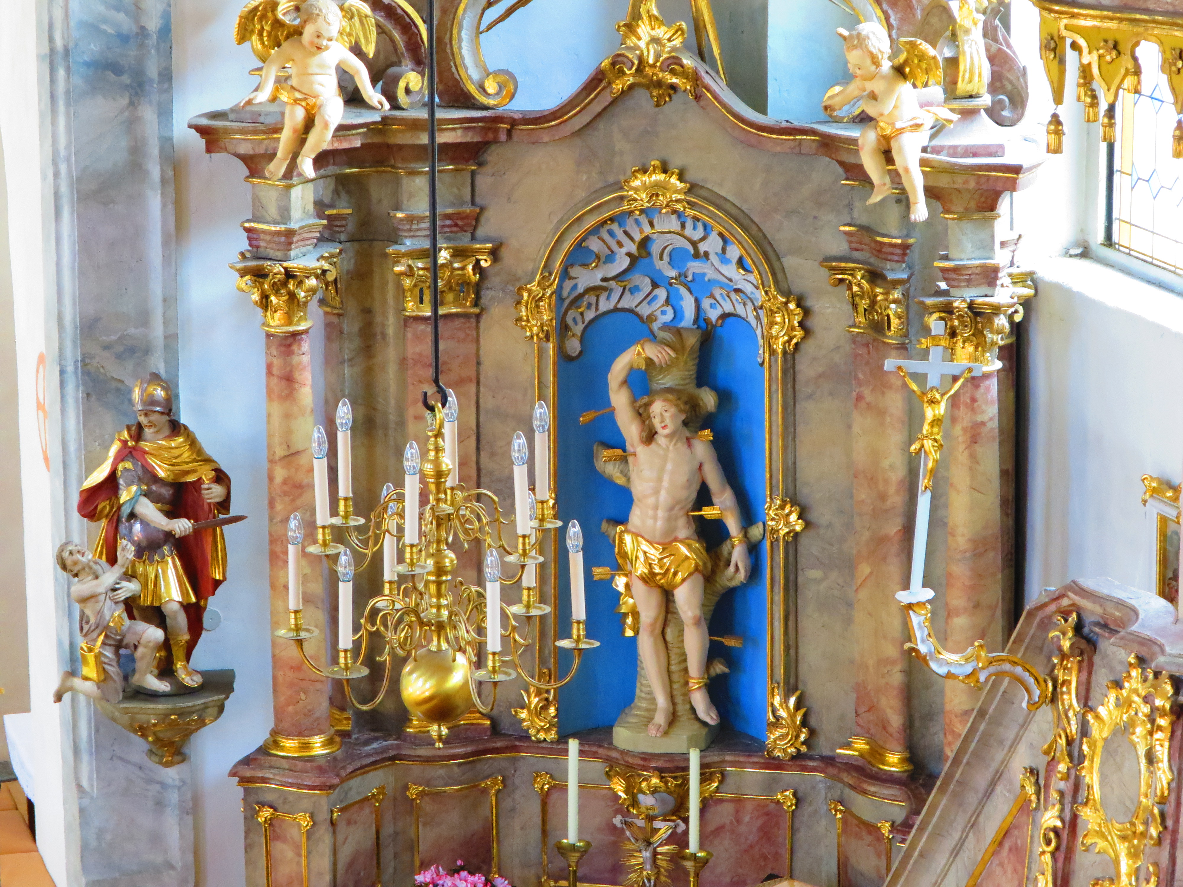 Seitenaltar links mit dem Hl. Sebastian