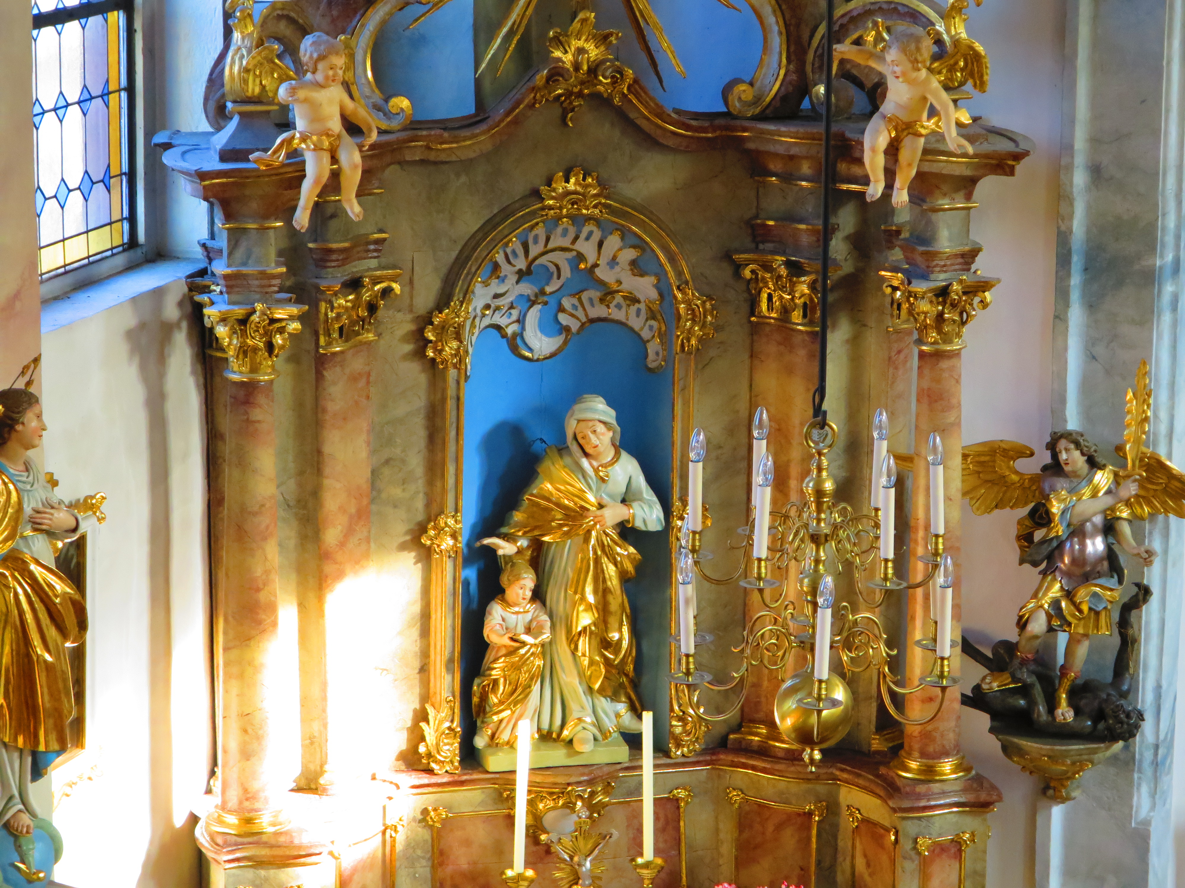 Seitanaltar rechts mit der Heiligen Anna