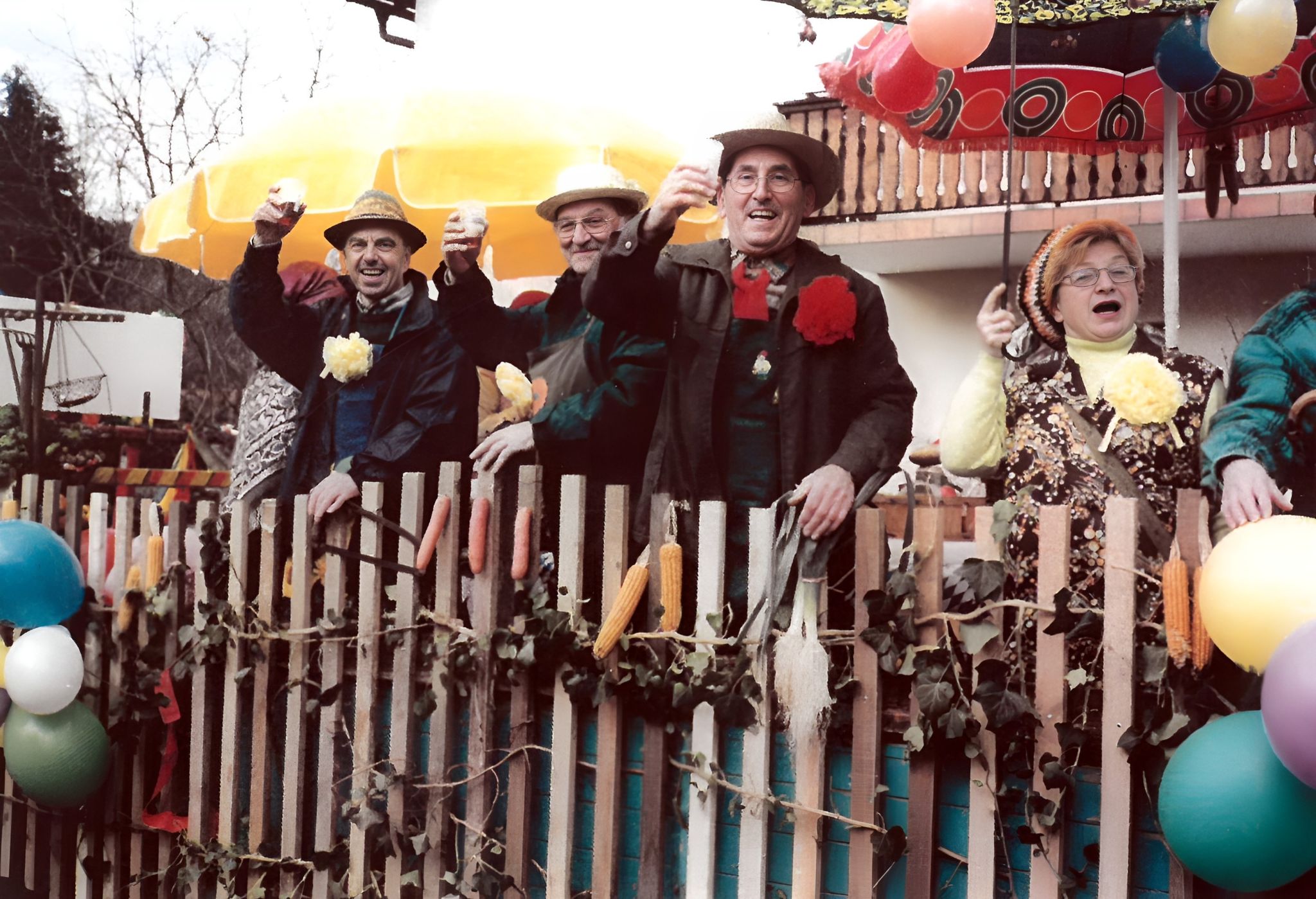 Mitglieder des Gartenbauvereins Röllfeld an Fasching 2001
