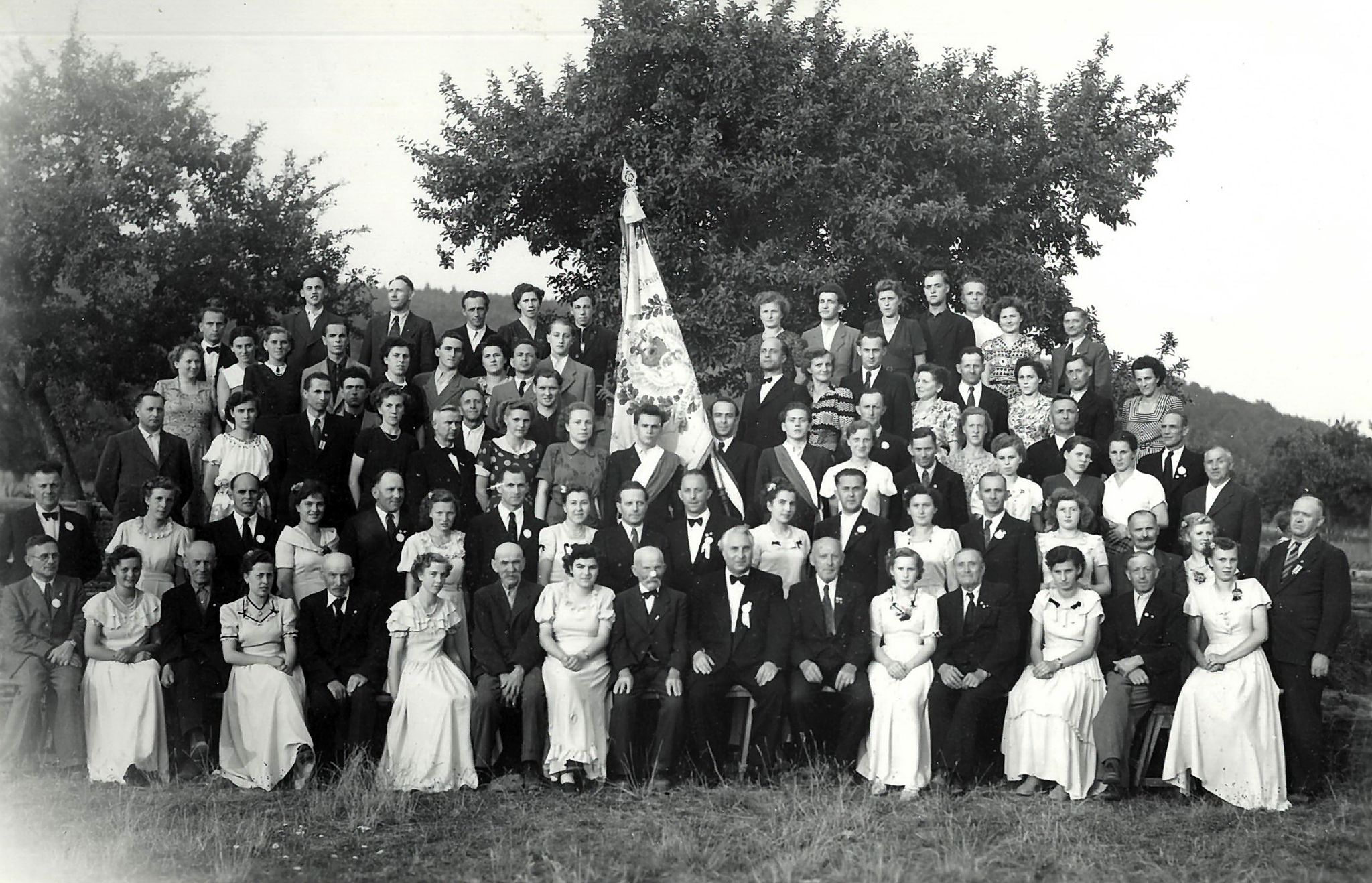 Gruppenfoto 1952: 60 Jahre Gesangverein Röllfeld