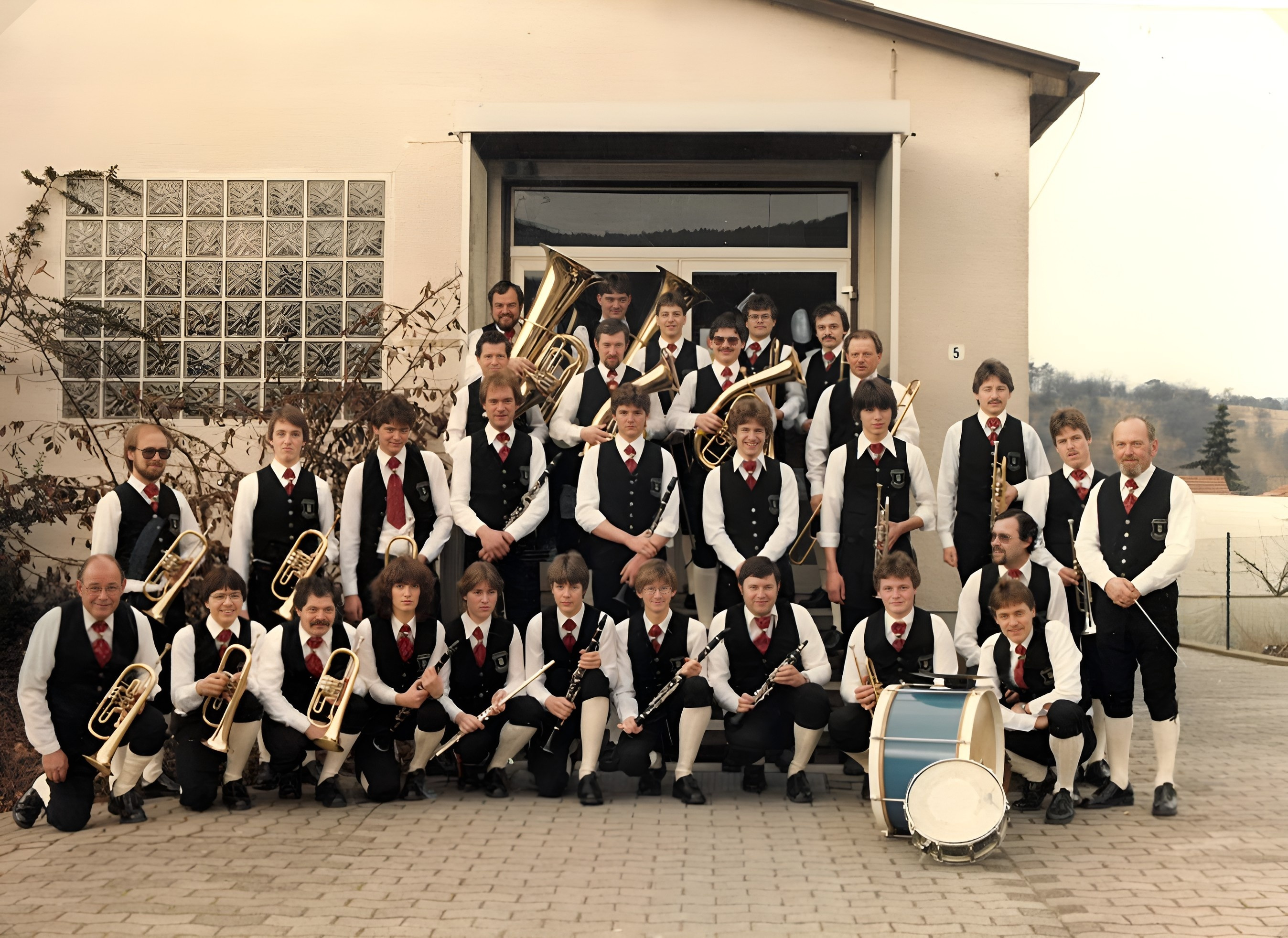 Gruppenfoto der Musikkapelle Röllfeld 1981