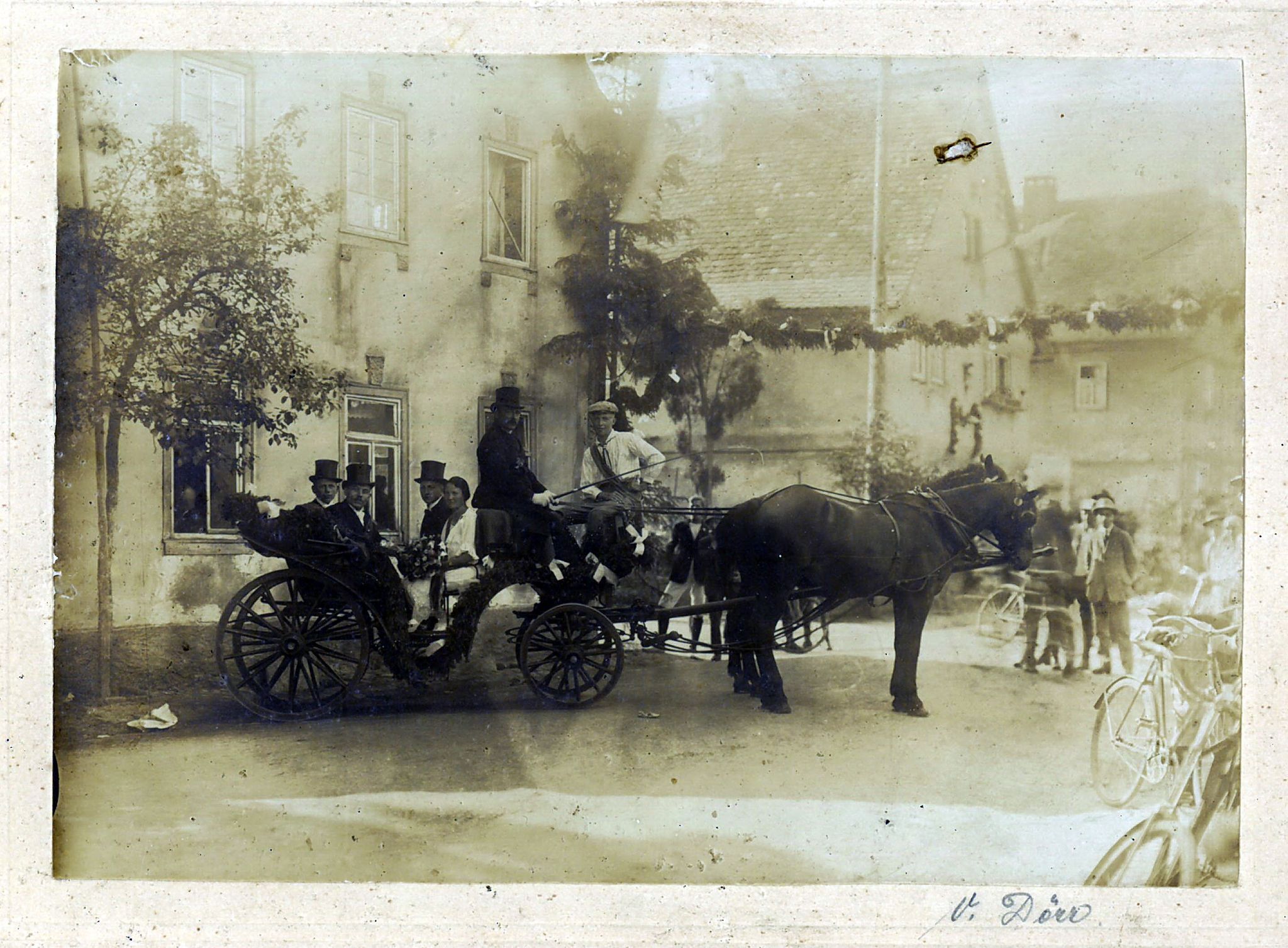 Pferdekutsche vor dem Gasthaus Anker