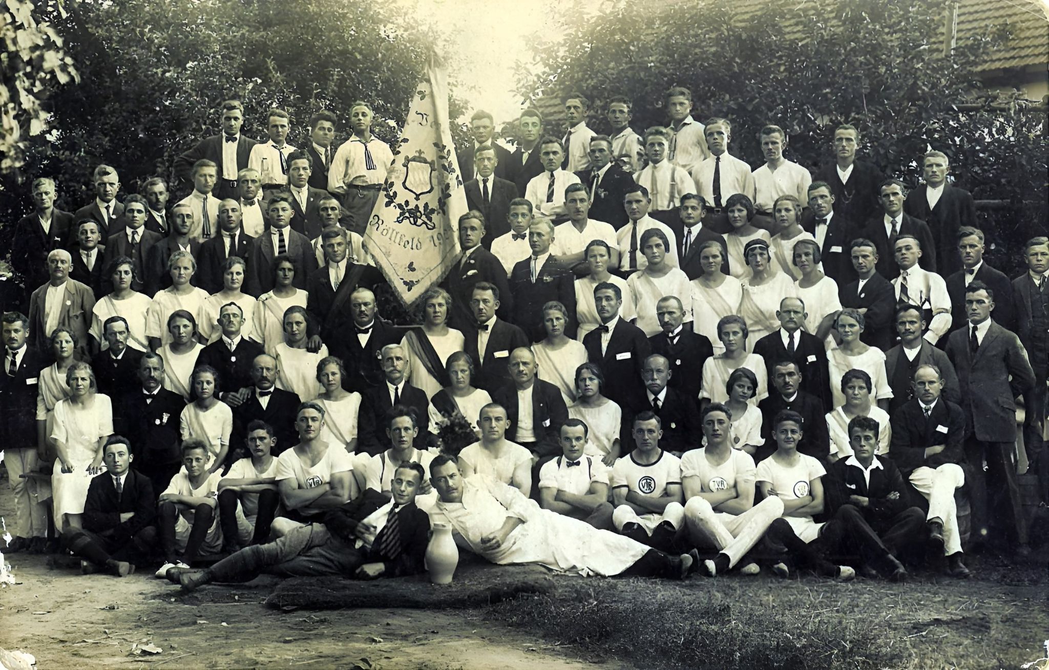 Fahnenweihe 1924 beim Turnverein Röllfeld 1899 e.V.