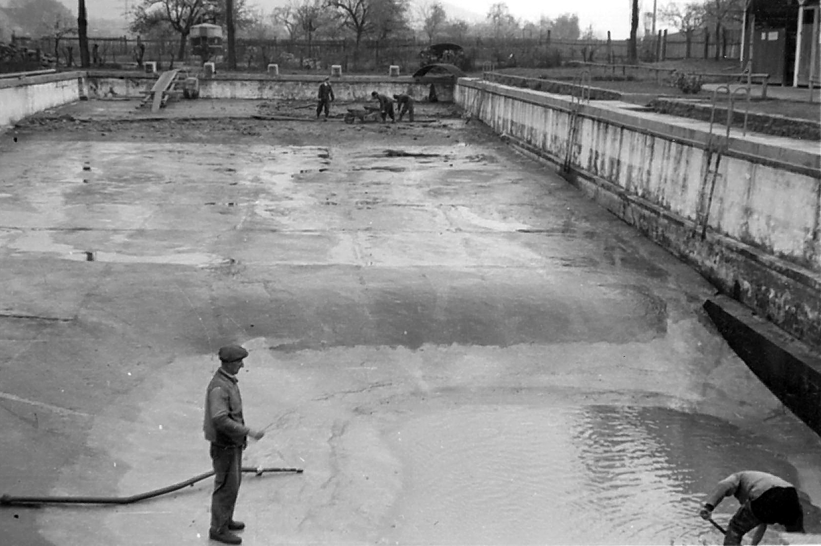 Schlammbeseitigung 1948 nach dem Hochwasser