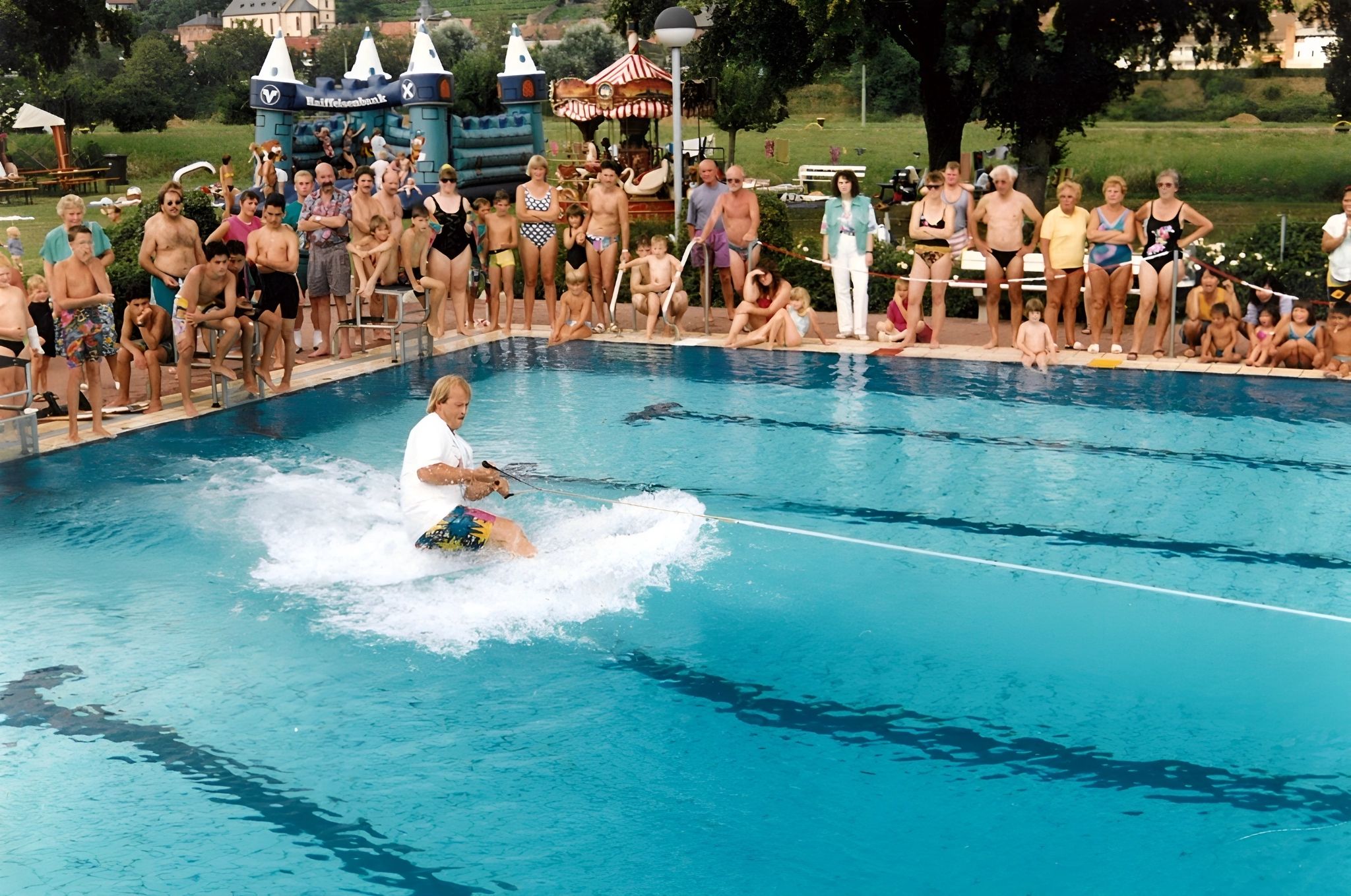 Wasserskivorführungen im neuen Freibad