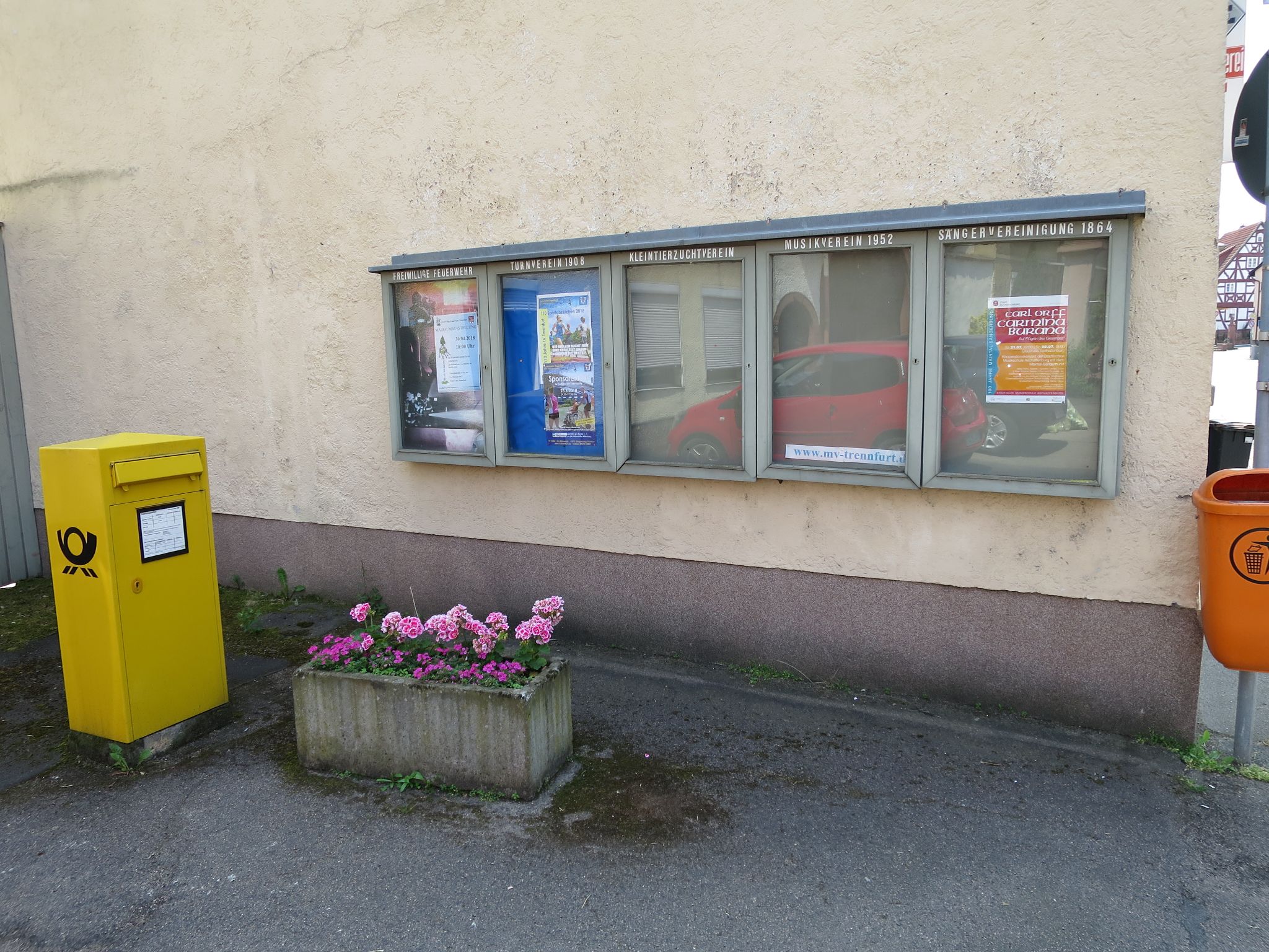Mitteilungswand der Trennfurter Vereine