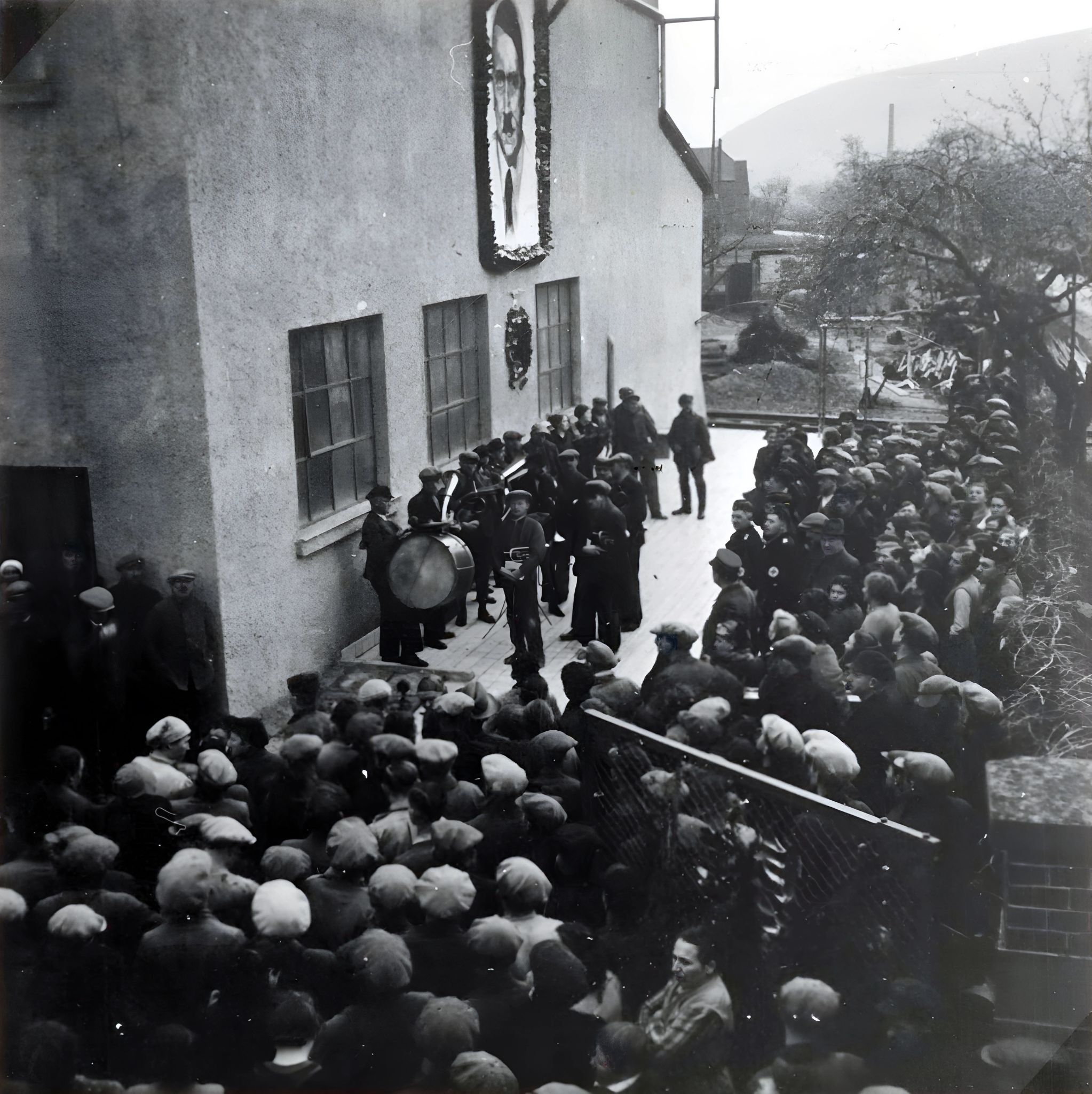 Kundgebung in den Albertwerken in Zeiten des Nationalsozialismus