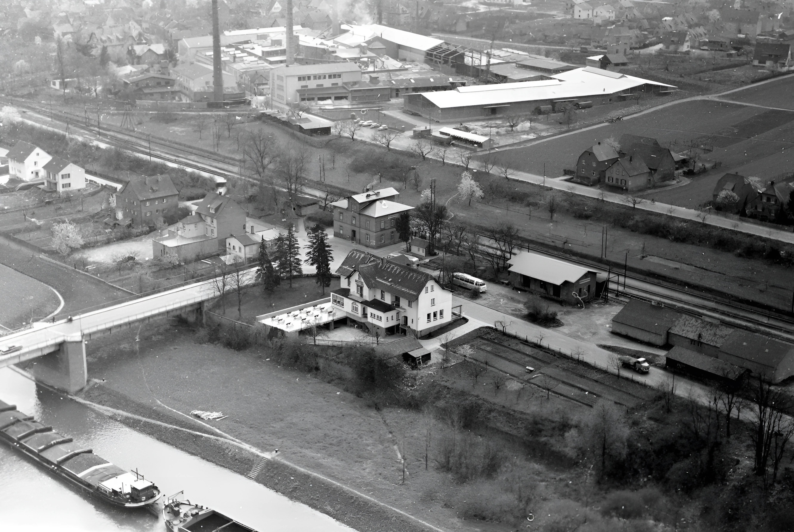 Luftaufnahme Hotel Schöne Aussicht, Bahnhof, Albertwerke