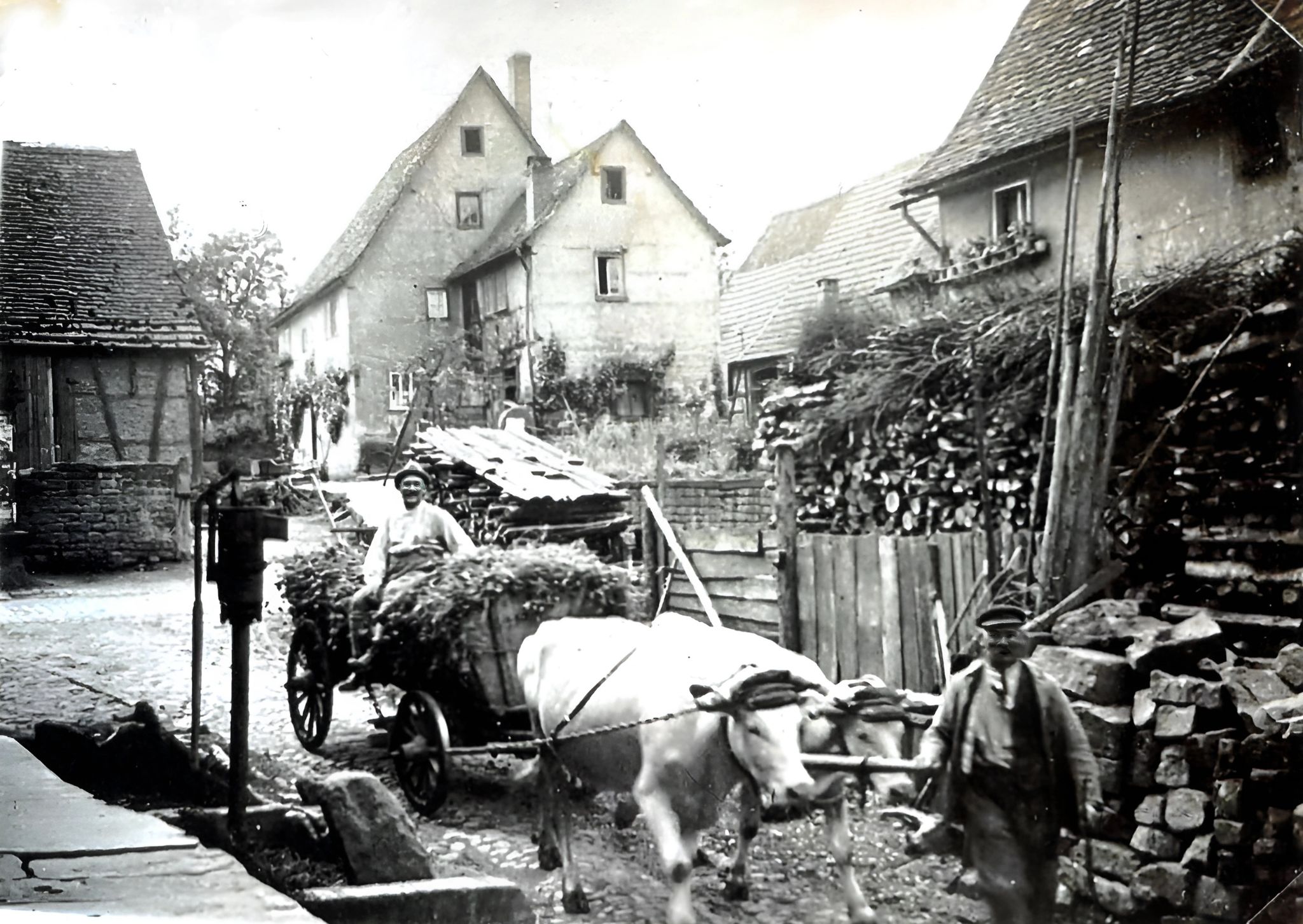 Einfahrt zum Anwesen Süß, Trennfurter Straße 71-73 ca. 1930