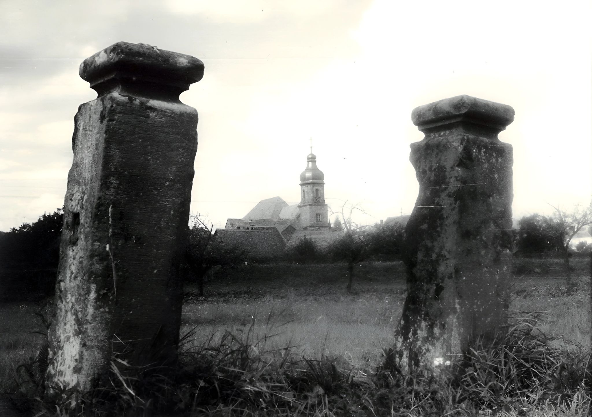 Die Torsteine des "Laudenbacher Hofes" in Trennfurt