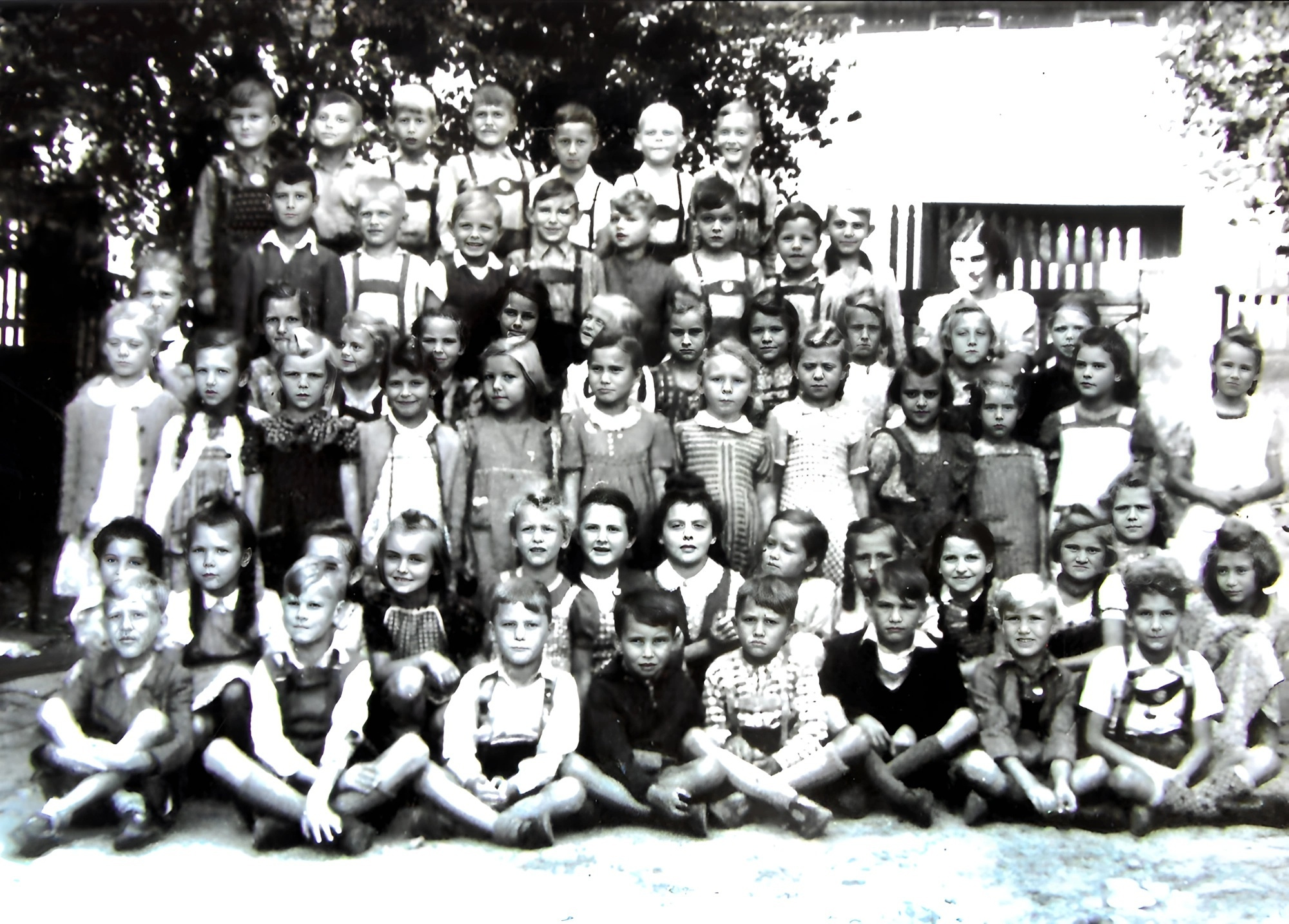 Gruppenfoto 1951 der Geburtsjahrgänge 1942 und 1943