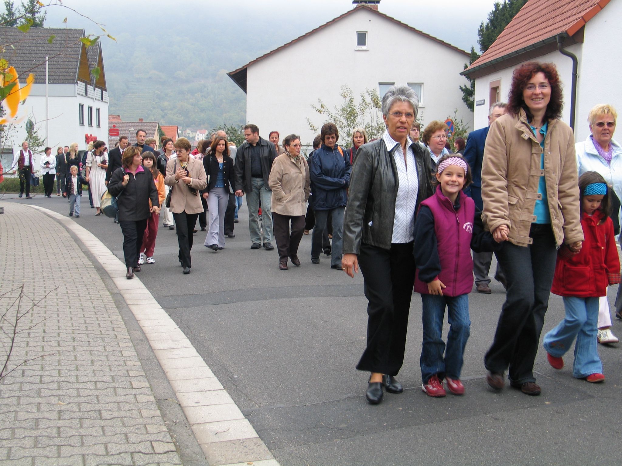 Festzug zum Pfarrheim St. Josef in Trennfurt
